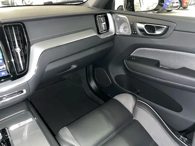 Volvo XC60 view 9