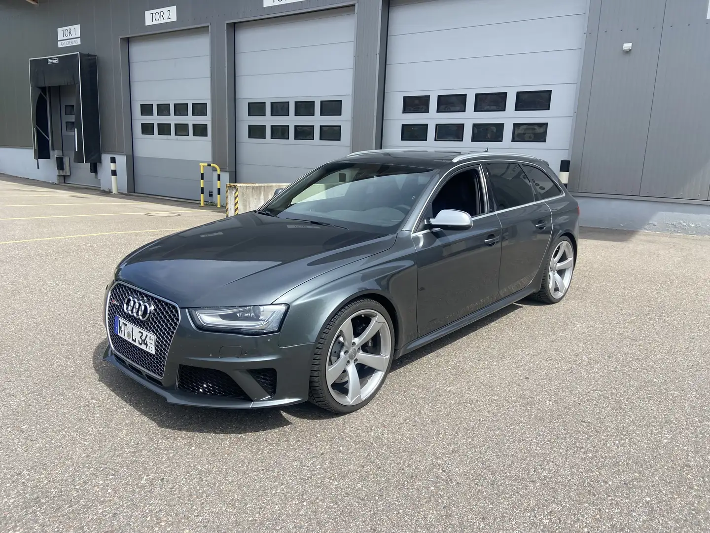 Audi RS4 Avant S tronic - 1