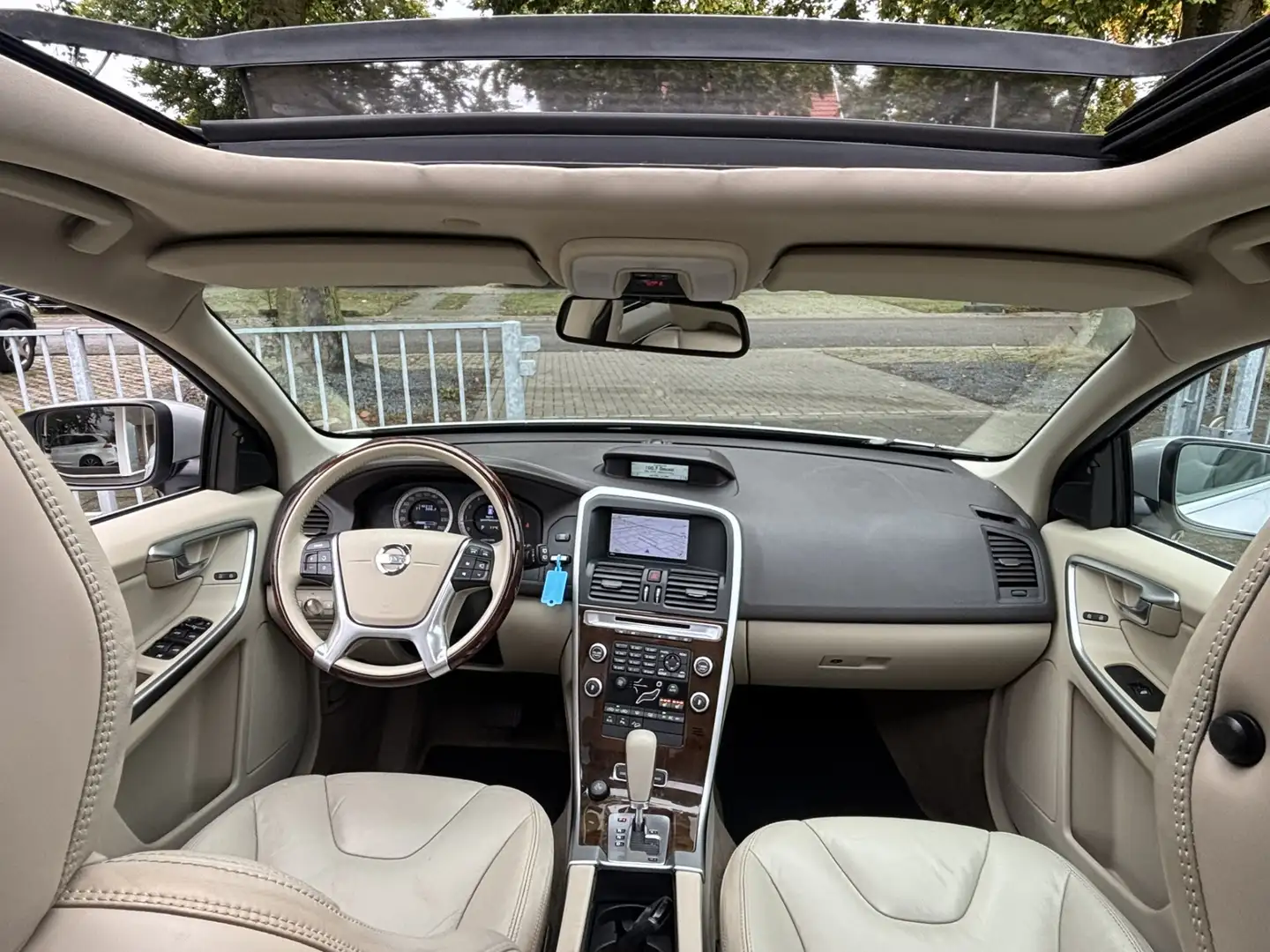 Volvo XC60 3.0 T6 AWD Pano Xenon PDC camera Four-C BTW voorde Argent - 2
