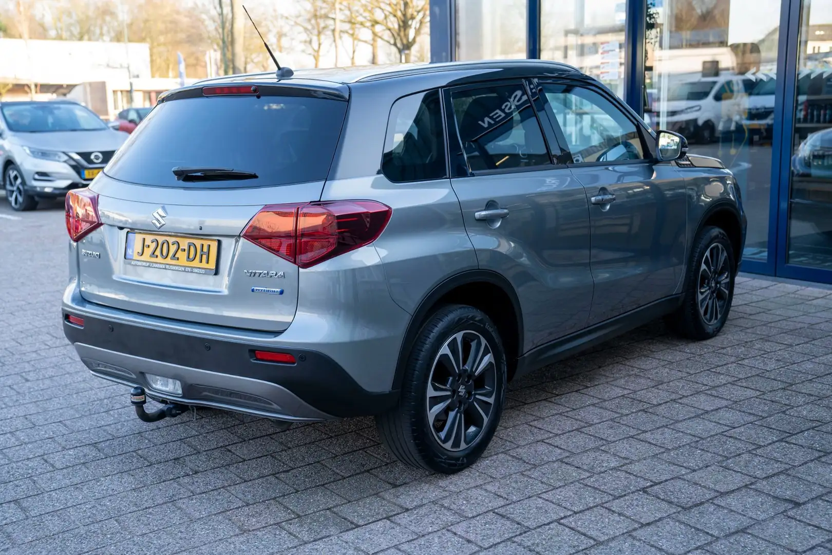 Suzuki Vitara 1.4 Boosterjet Style Smart Hybrid|Prijs rijklaar i Grau - 2