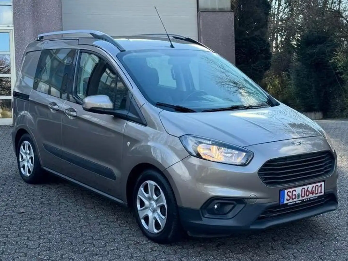 Ford Transit Courier Zahnriemen-Inspekzion Neu Gris - 1