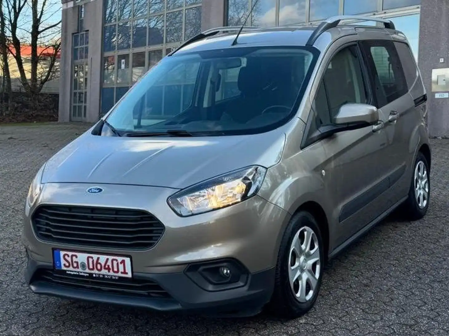 Ford Transit Courier Zahnriemen-Inspekzion Neu Gris - 2