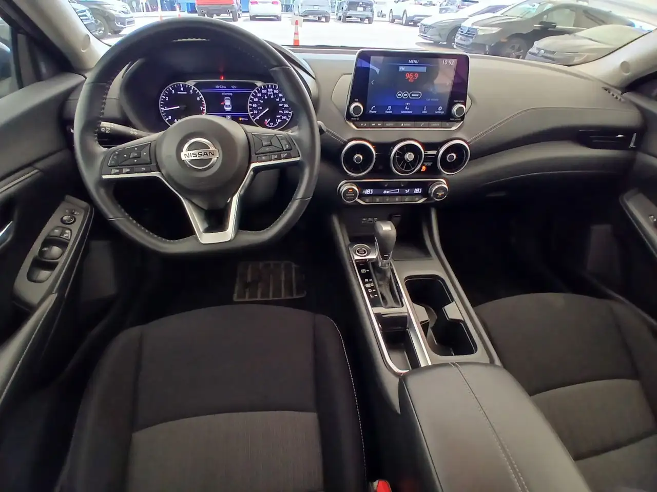 Nissan Sentra снимка Nissan Sentra