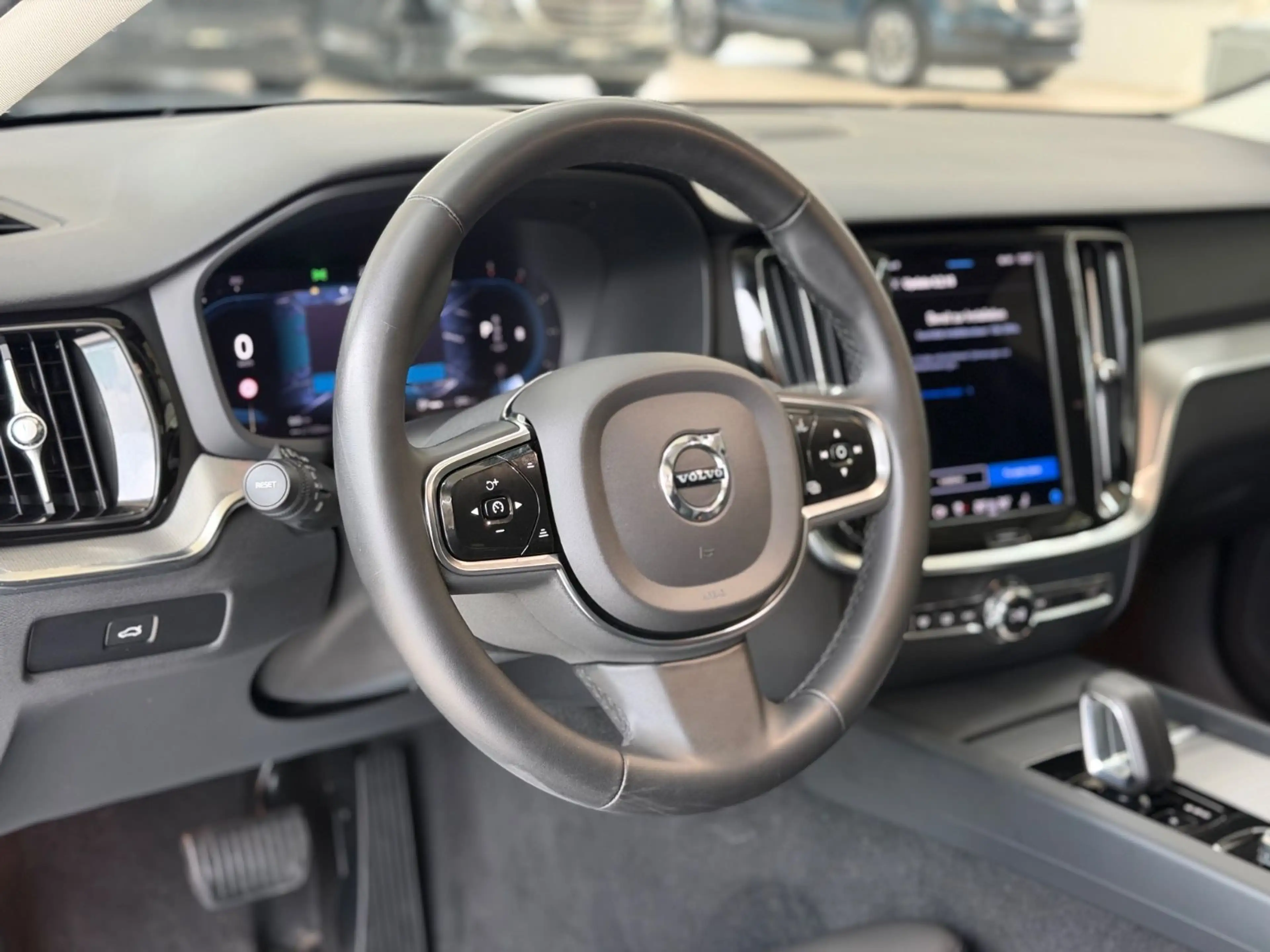 Volvo V60 Kombi Plus Dark Kam ACC Leder H&K AHK — photo 11
