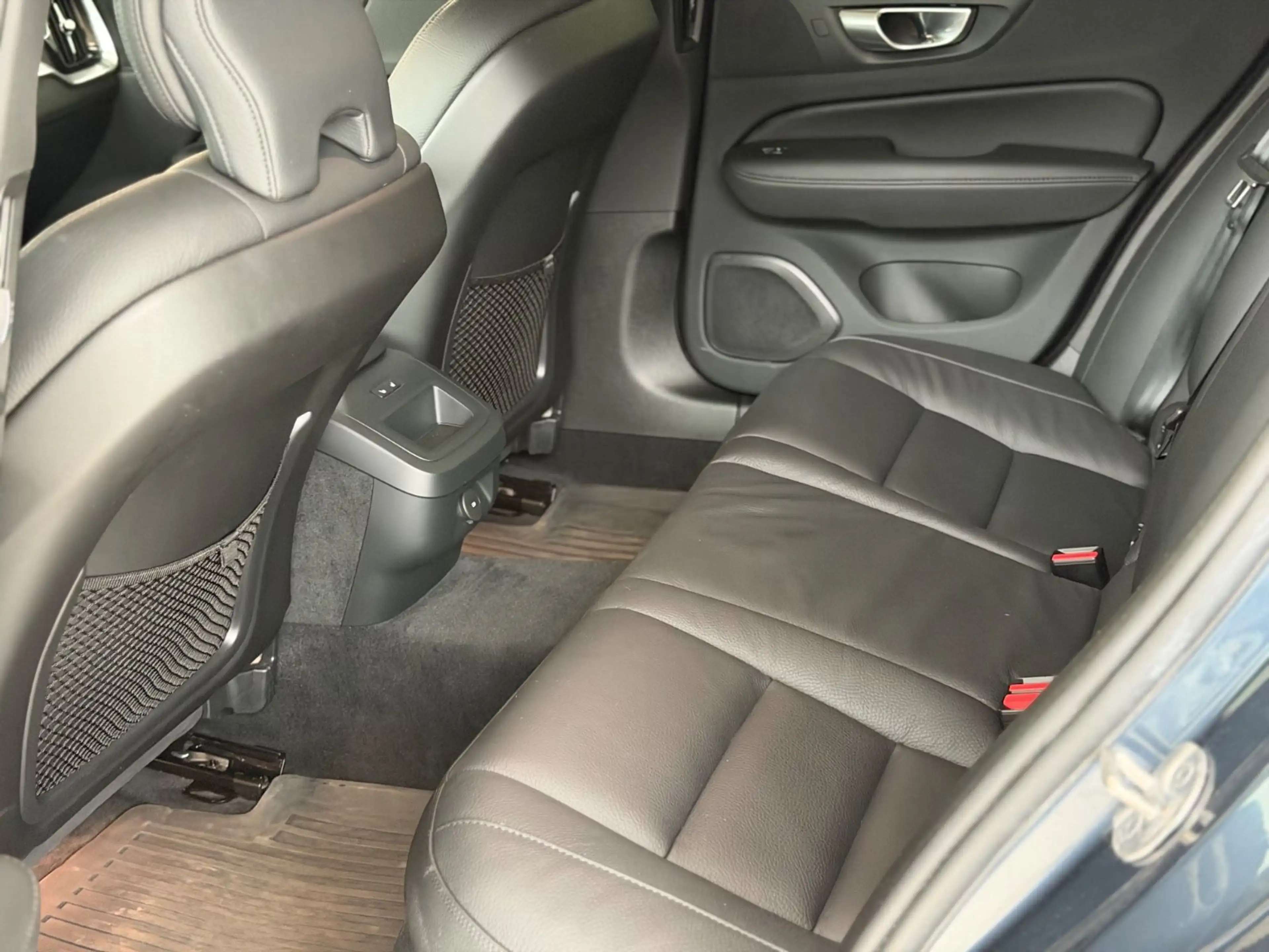 Volvo V60 Kombi Plus Dark Kam ACC Leder H&K AHK — photo 14
