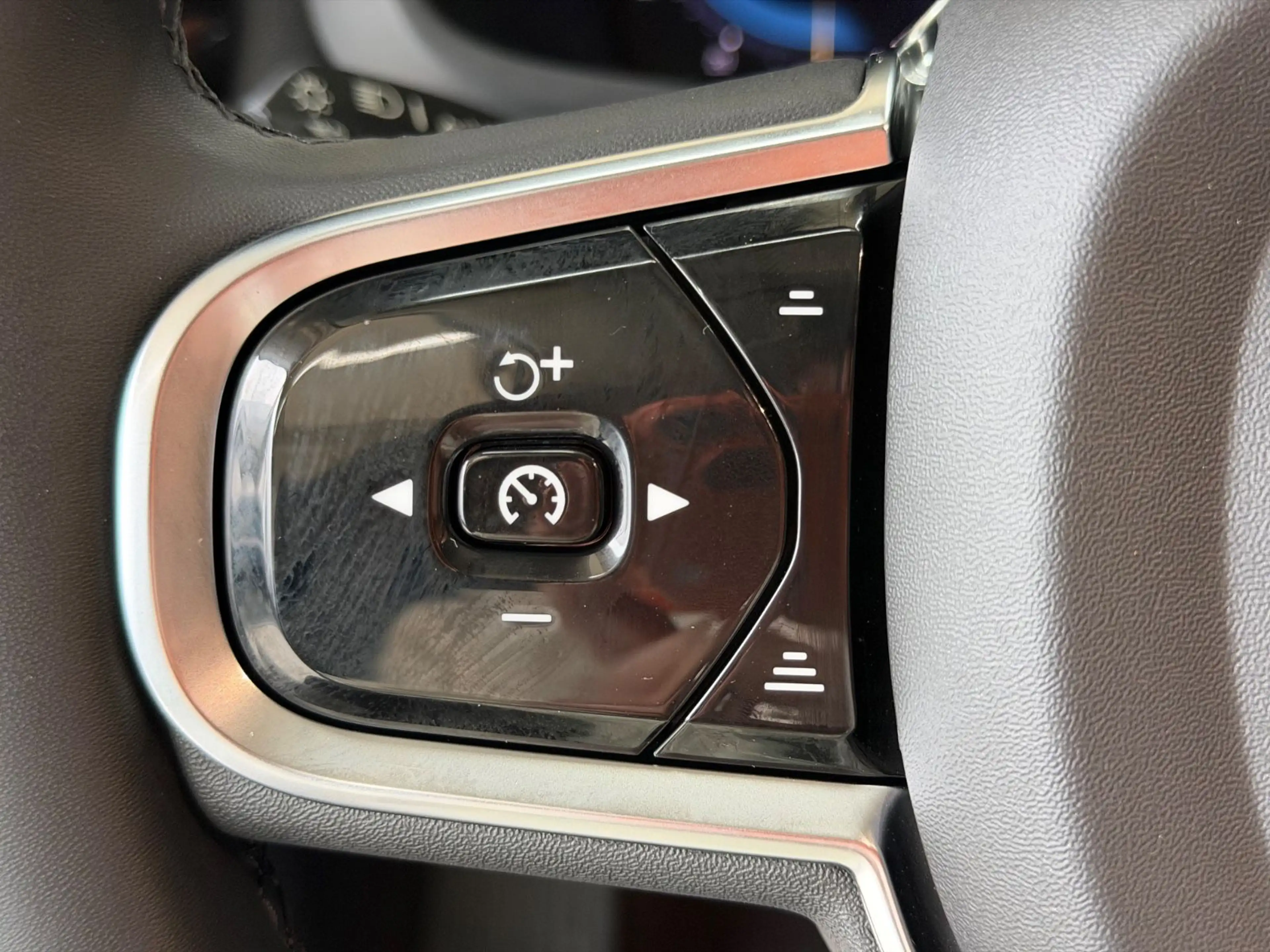 Volvo V60 Kombi Plus Dark Kam ACC Leder H&K AHK — photo 23