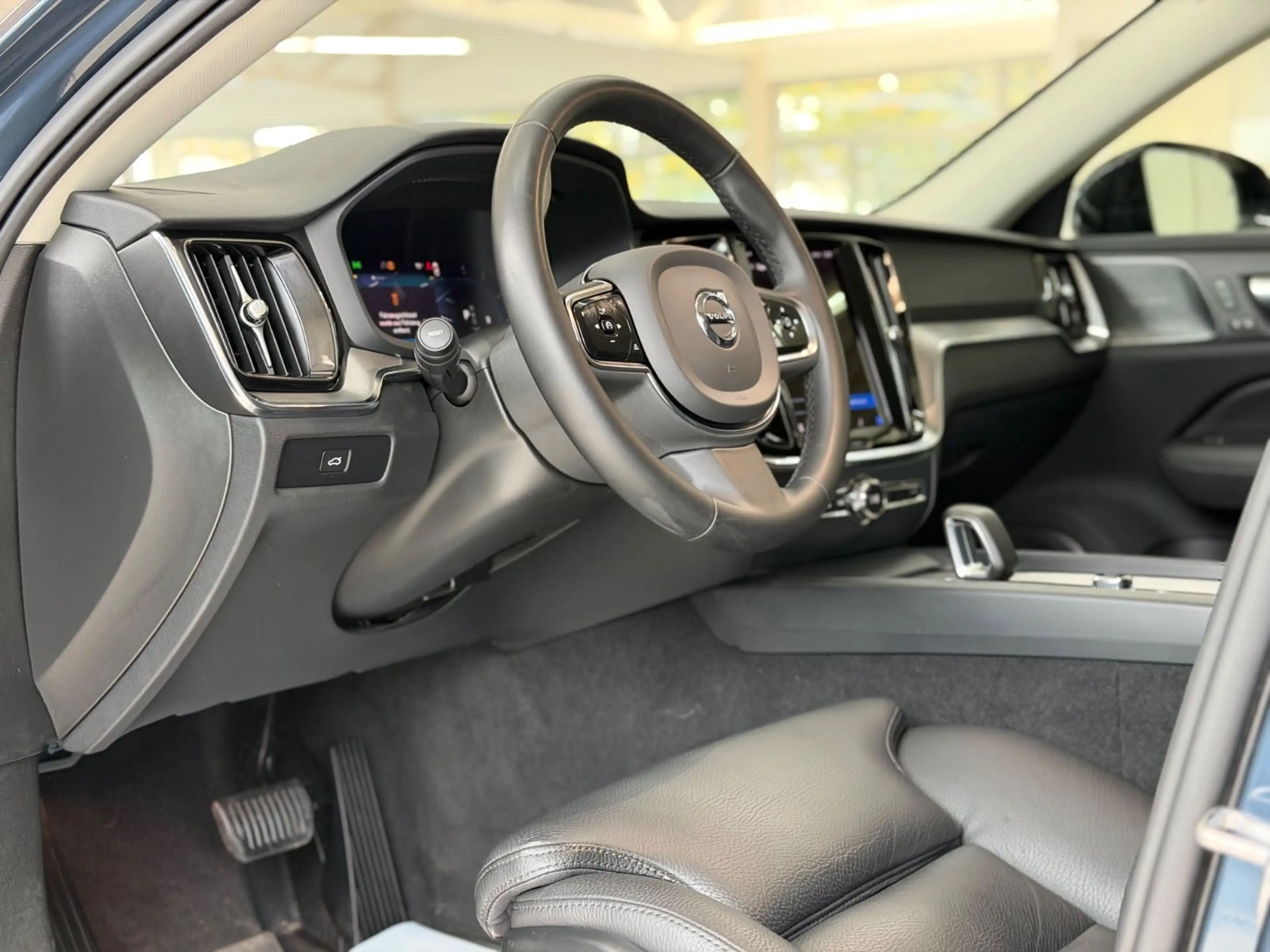 Volvo V60 Kombi Plus Dark Kam ACC Leder H&K AHK — photo 10