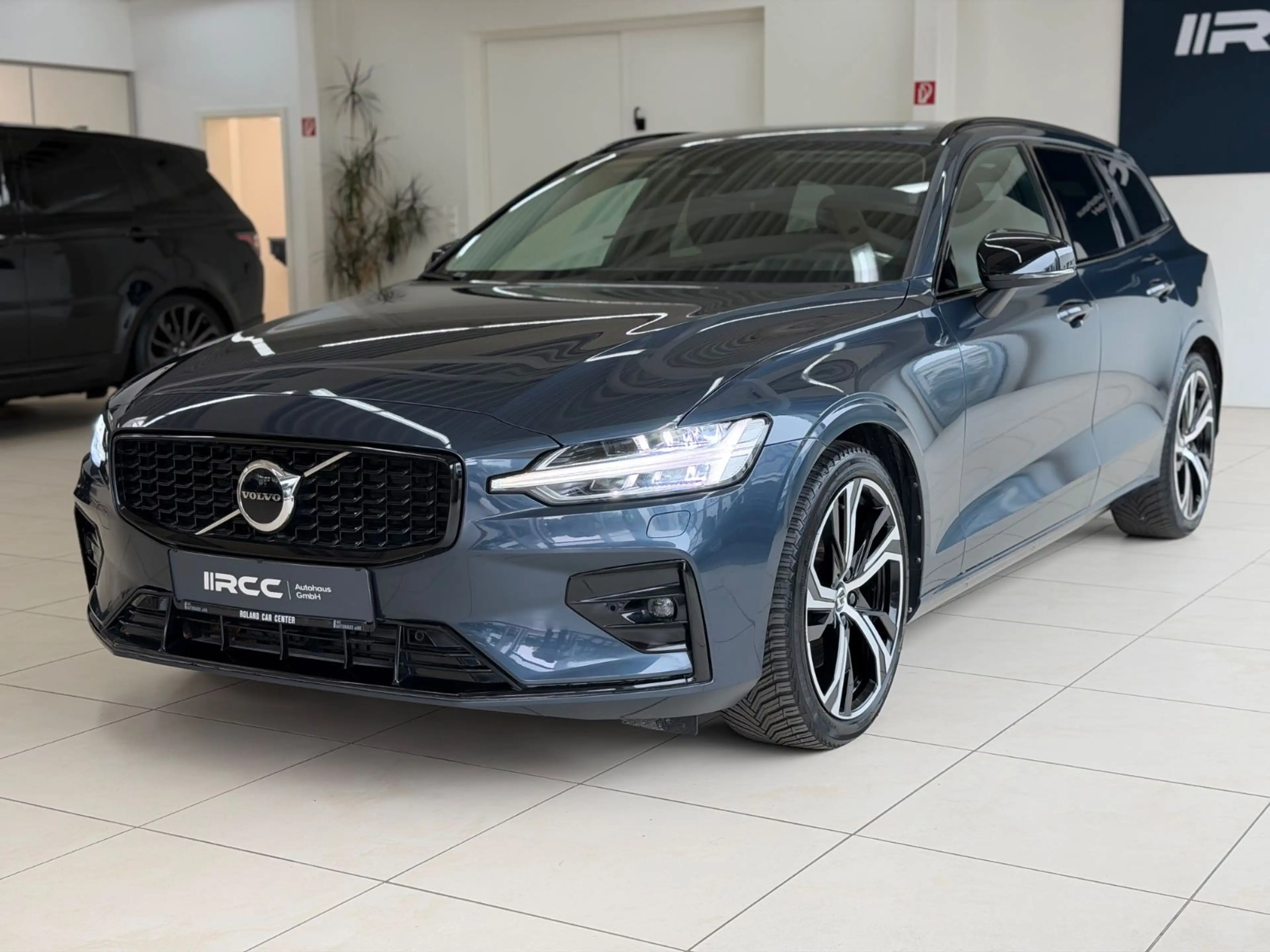 Volvo V60 Kombi Plus Dark Kam ACC Leder H&K AHK