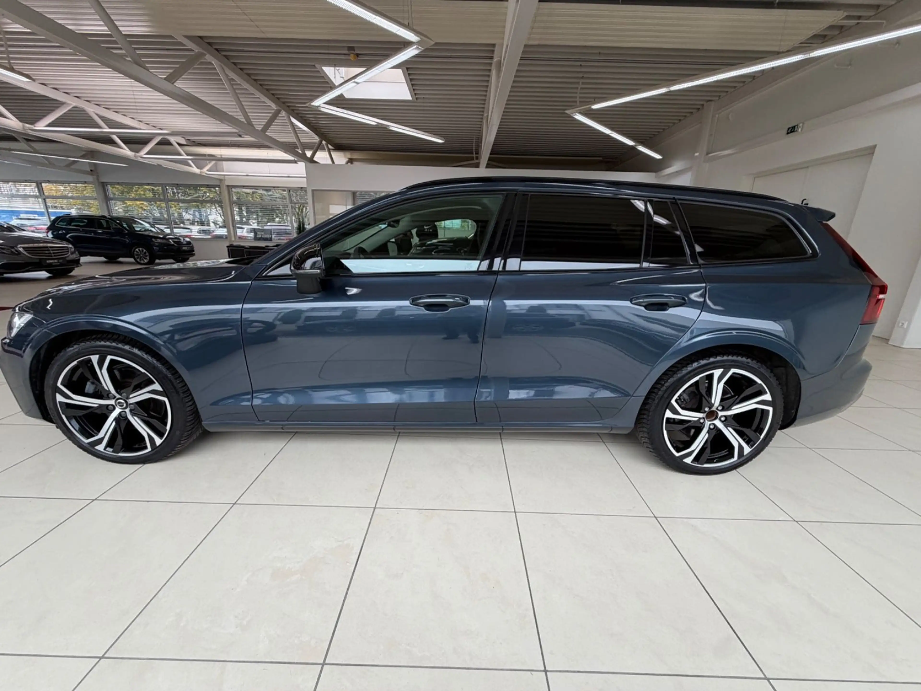 Volvo V60 Kombi Plus Dark Kam ACC Leder H&K AHK — photo 9