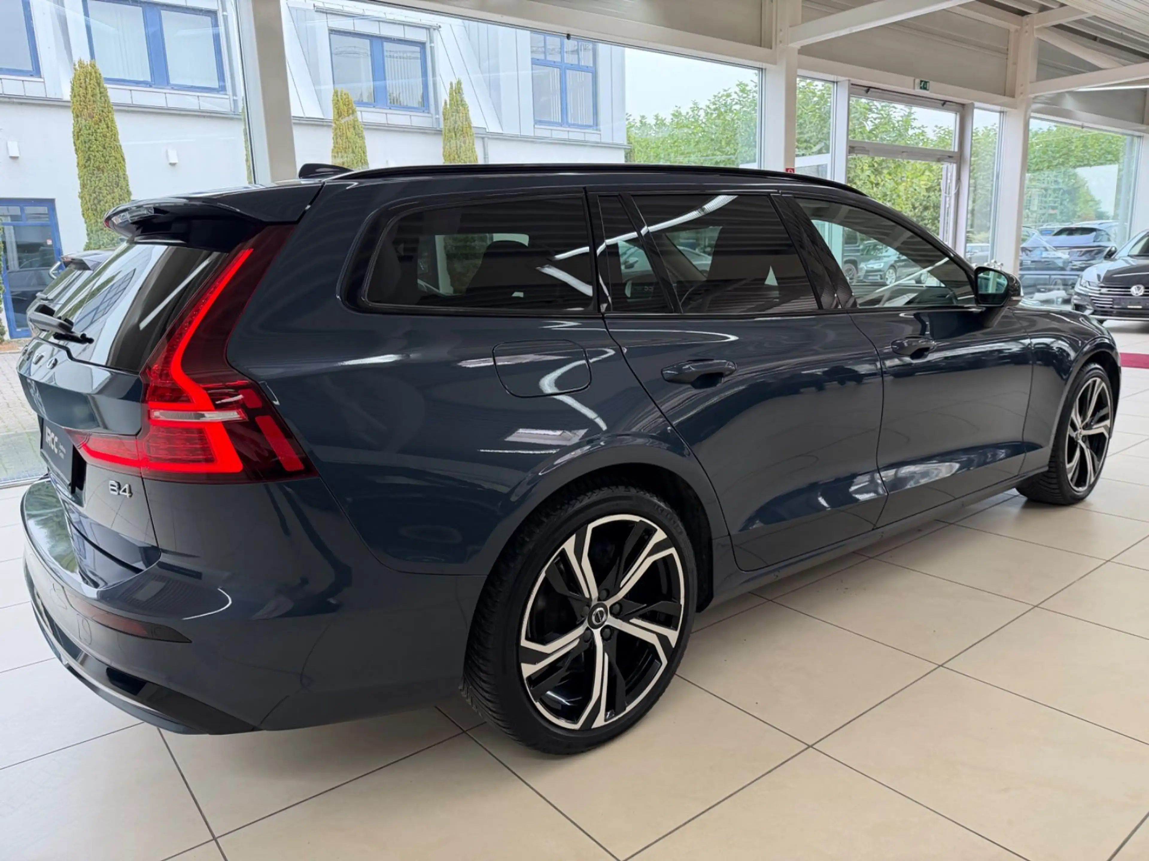 Volvo V60 Kombi Plus Dark Kam ACC Leder H&K AHK — photo 6