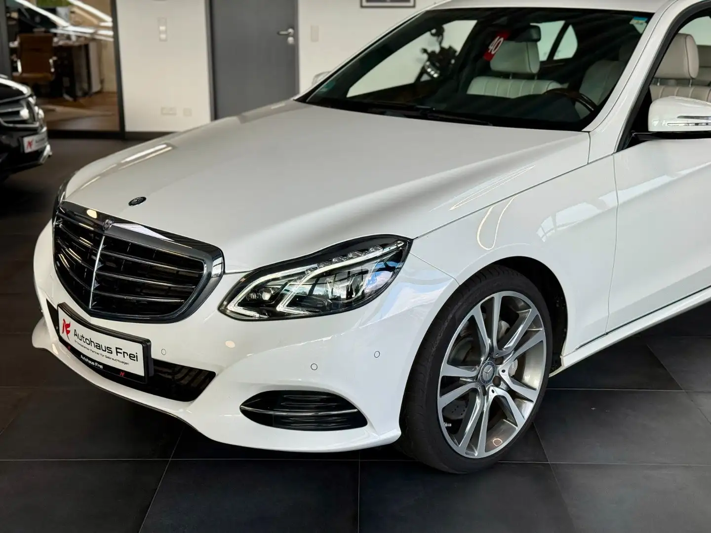 Mercedes-Benz E 400 V6 CGI Elegance*Traumhaft*Kamera*H&K*Nappa Weiß - 1