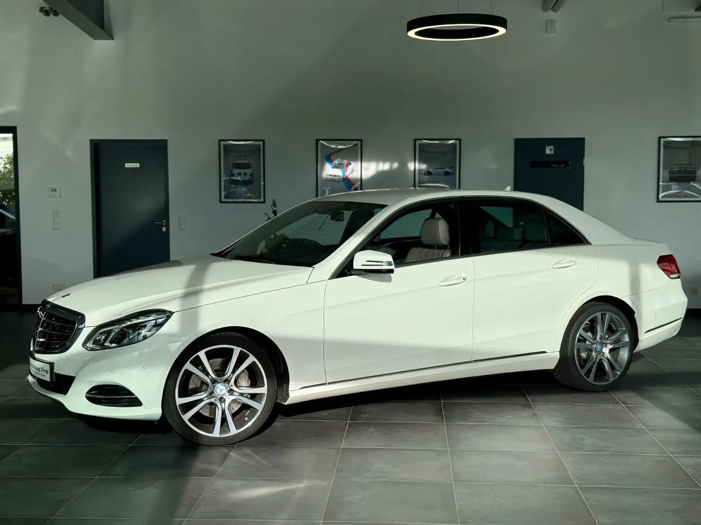 Mercedes-Benz E 400 V6 CGI Elegance*Traumhaft*Kamera*H&K*Nappa Weiß - 2