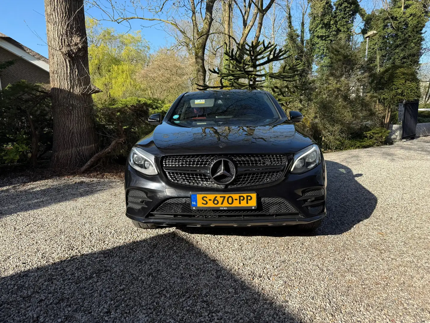 Mercedes-Benz GLC 250 Coupé 4MATIC AMG Premium Plus Schwarz - 2