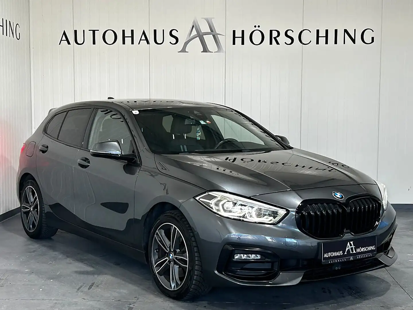 BMW 118 d Aut. //Sport Line//HEAD-UP//AMBIENTE//DIGITAL... Grau - 1