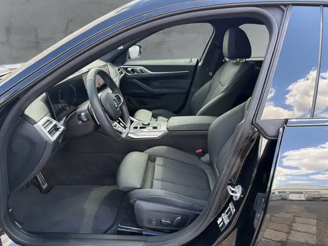 BMW 4 Series view 8