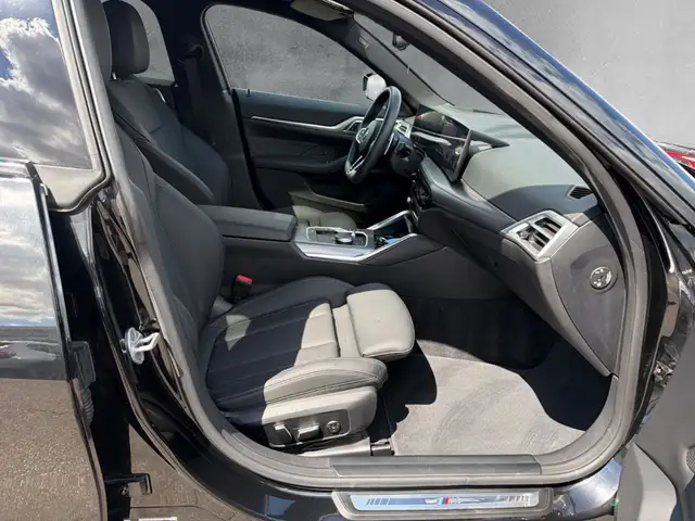 BMW 4 Series view 11