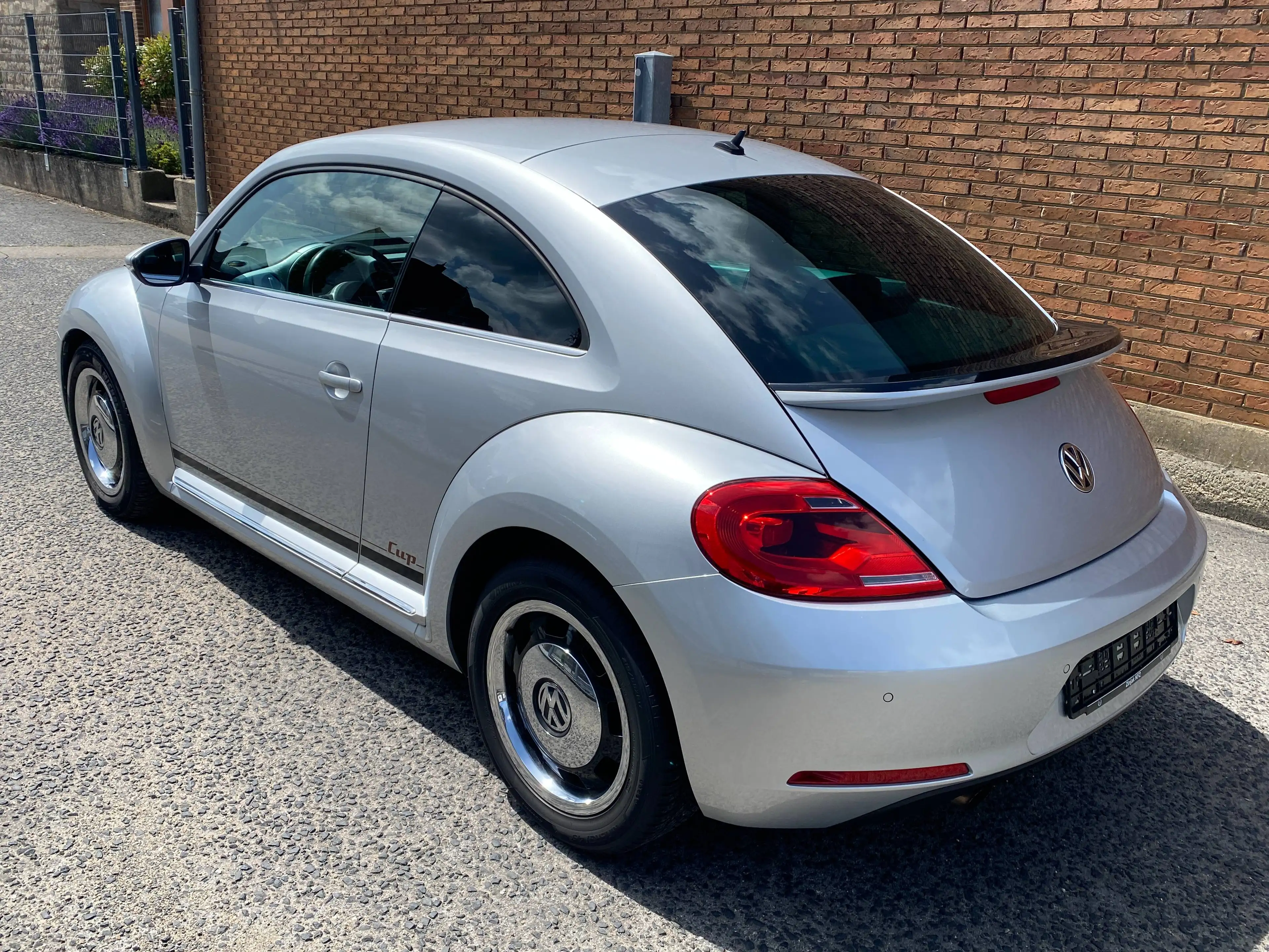 Volkswagen Beetle The Beetle 1.6 TDI DPF CUP Klimaaut*OPS*SchckHft*Insp/HU Neu — photo 6