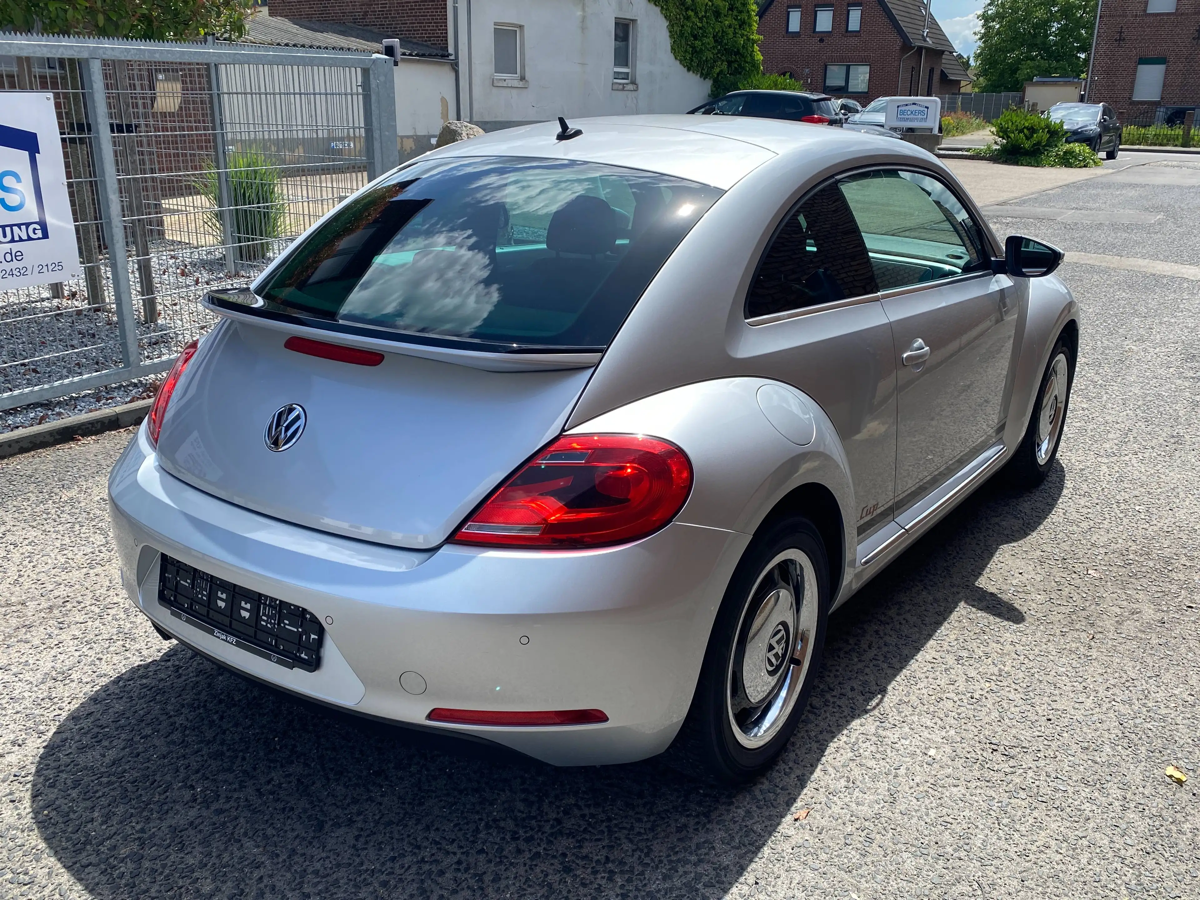 Volkswagen Beetle The Beetle 1.6 TDI DPF CUP Klimaaut*OPS*SchckHft*Insp/HU Neu — photo 4