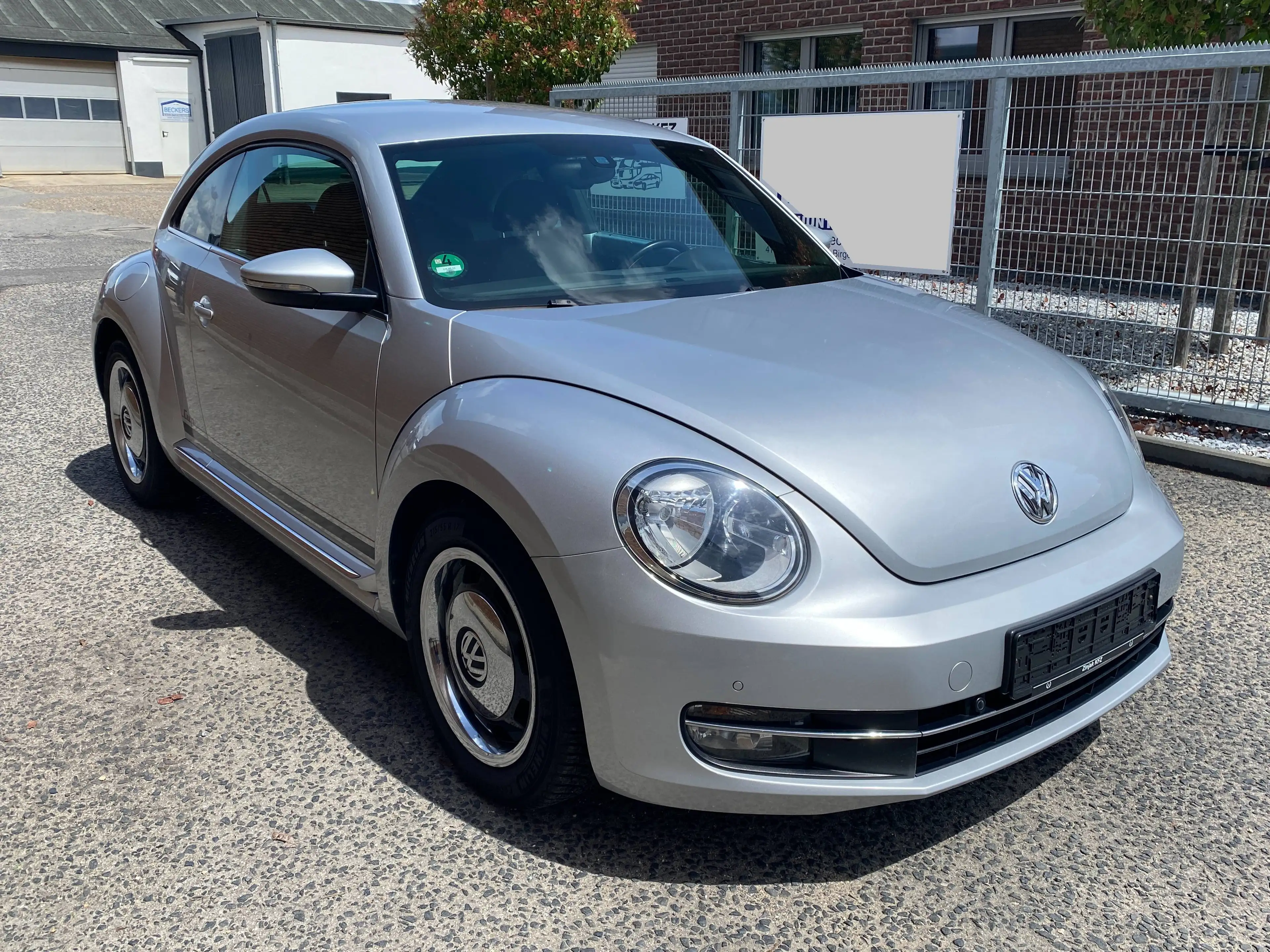 Volkswagen Beetle The Beetle 1.6 TDI DPF CUP Klimaaut*OPS*SchckHft*Insp/HU Neu — photo 3