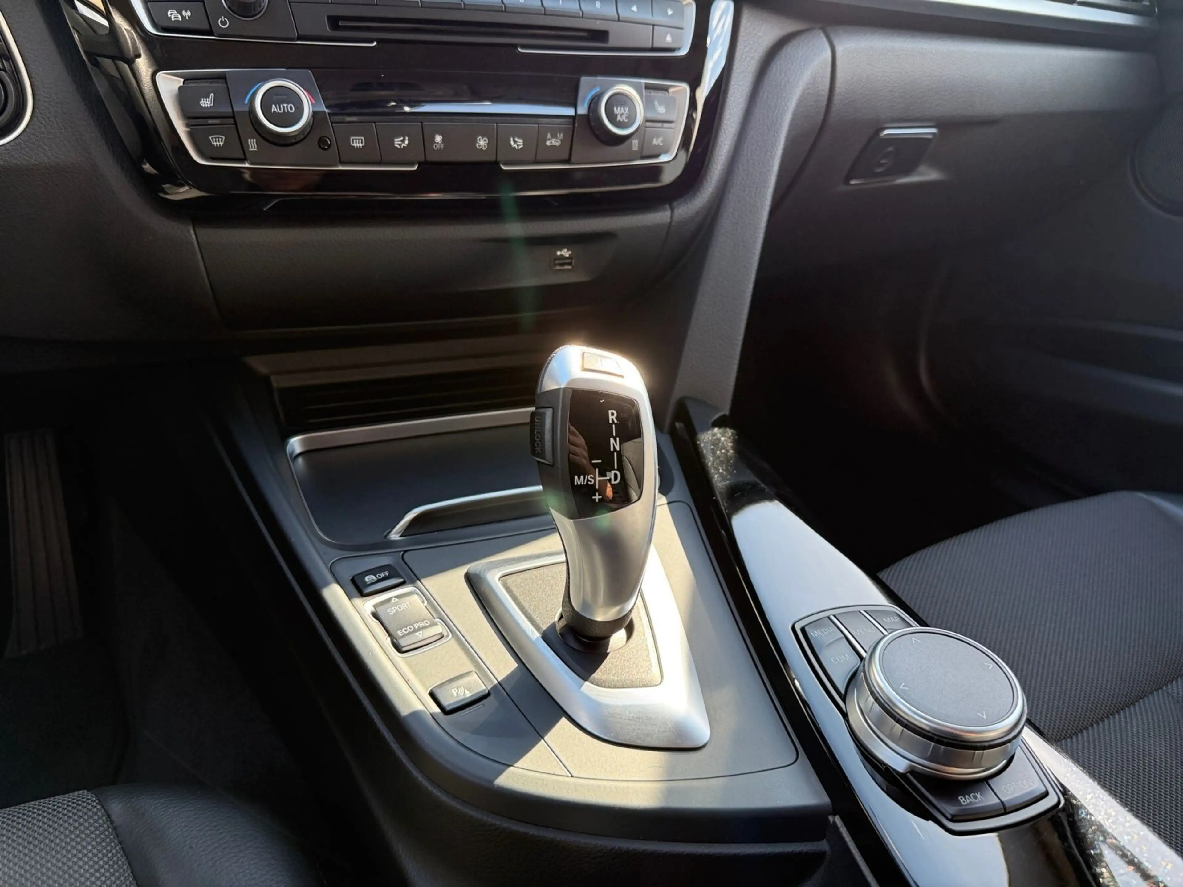 BMW 330 d xDrive Advantage AHK HEADUP PANO — photo 15