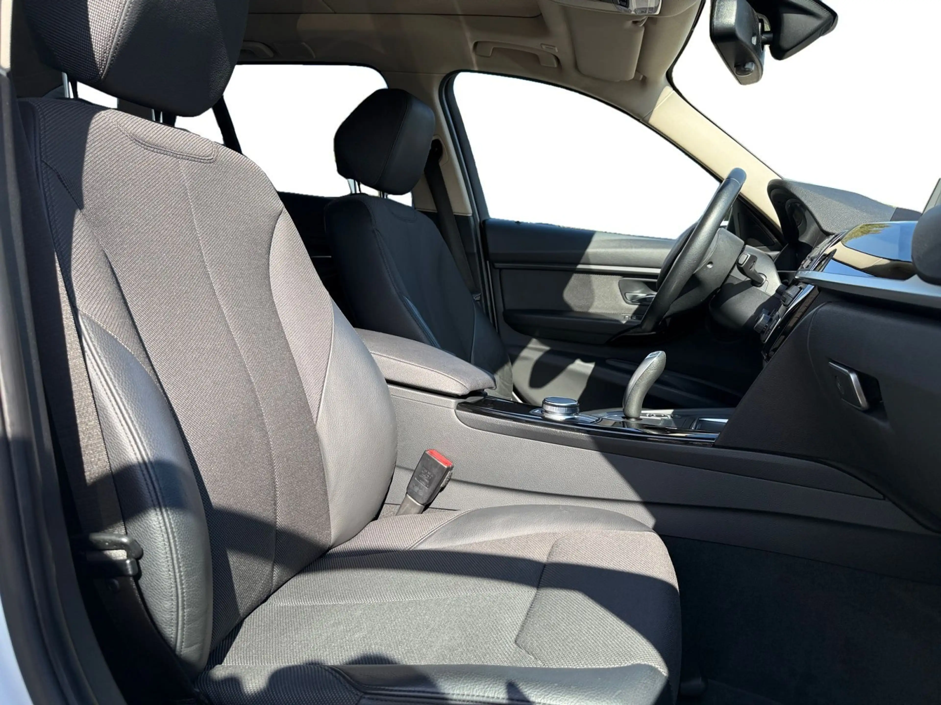 BMW 330 d xDrive Advantage AHK HEADUP PANO — photo 11