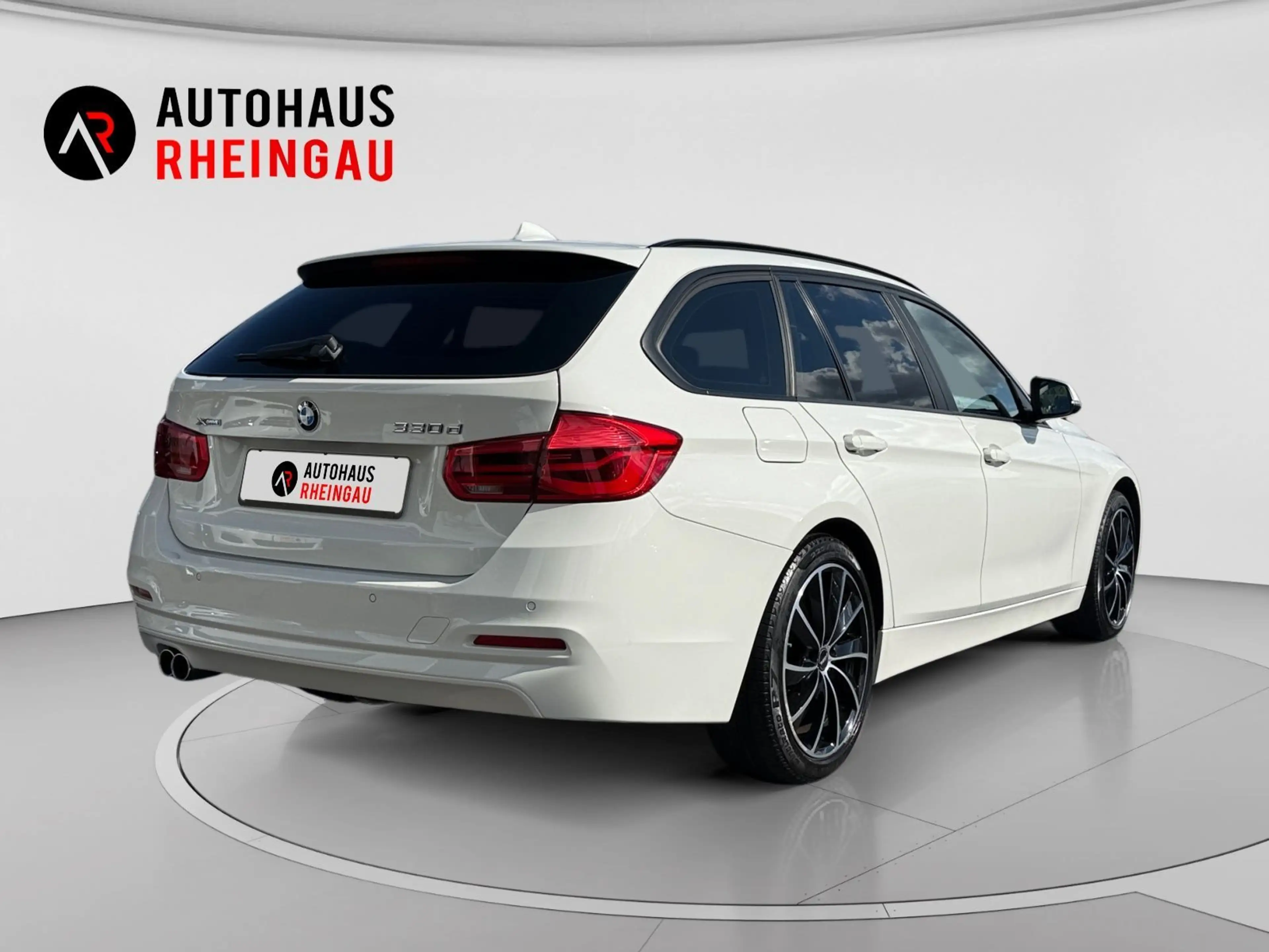 BMW 330 d xDrive Advantage AHK HEADUP PANO — photo 6