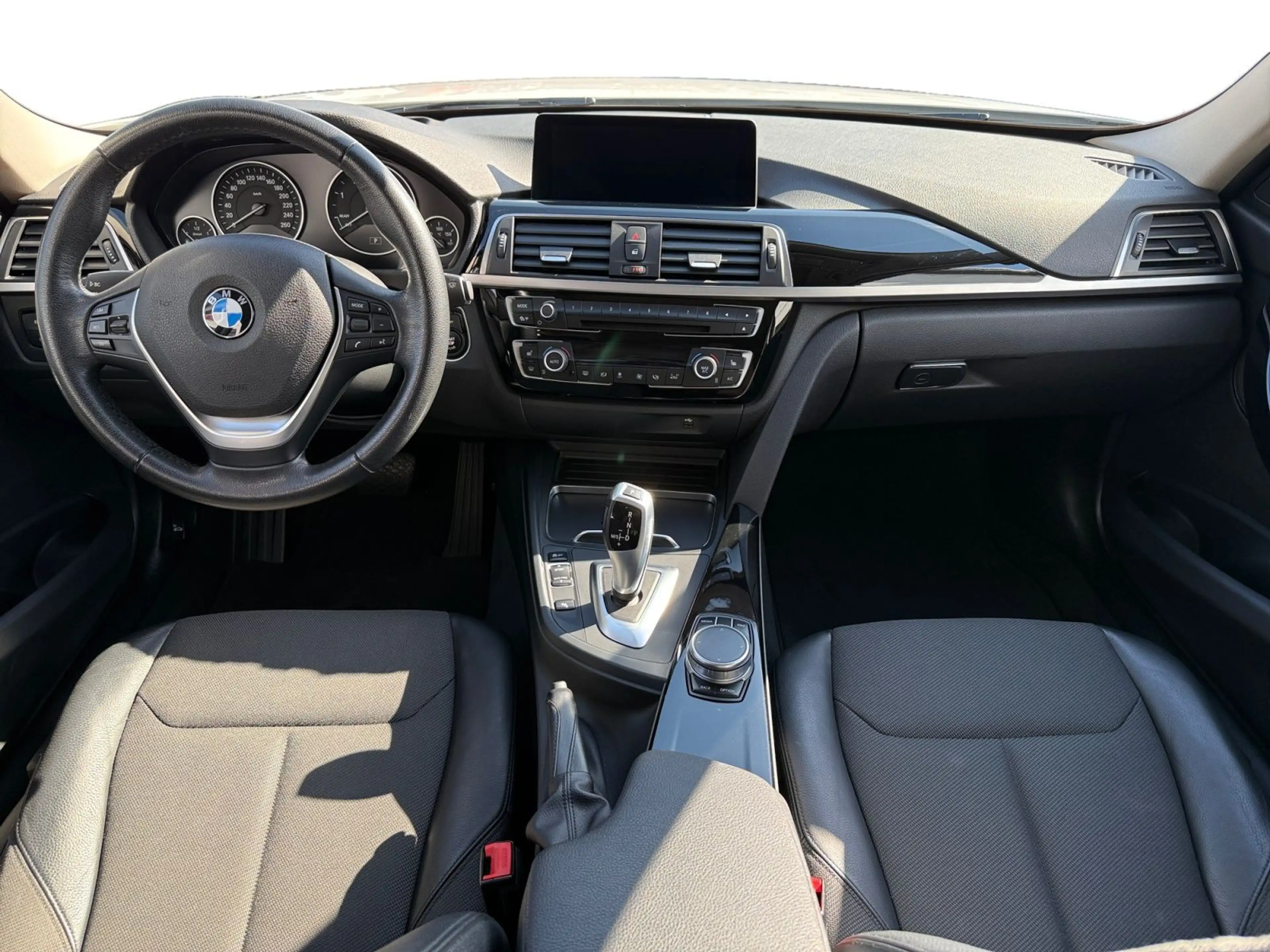 BMW 330 d xDrive Advantage AHK HEADUP PANO — photo 12
