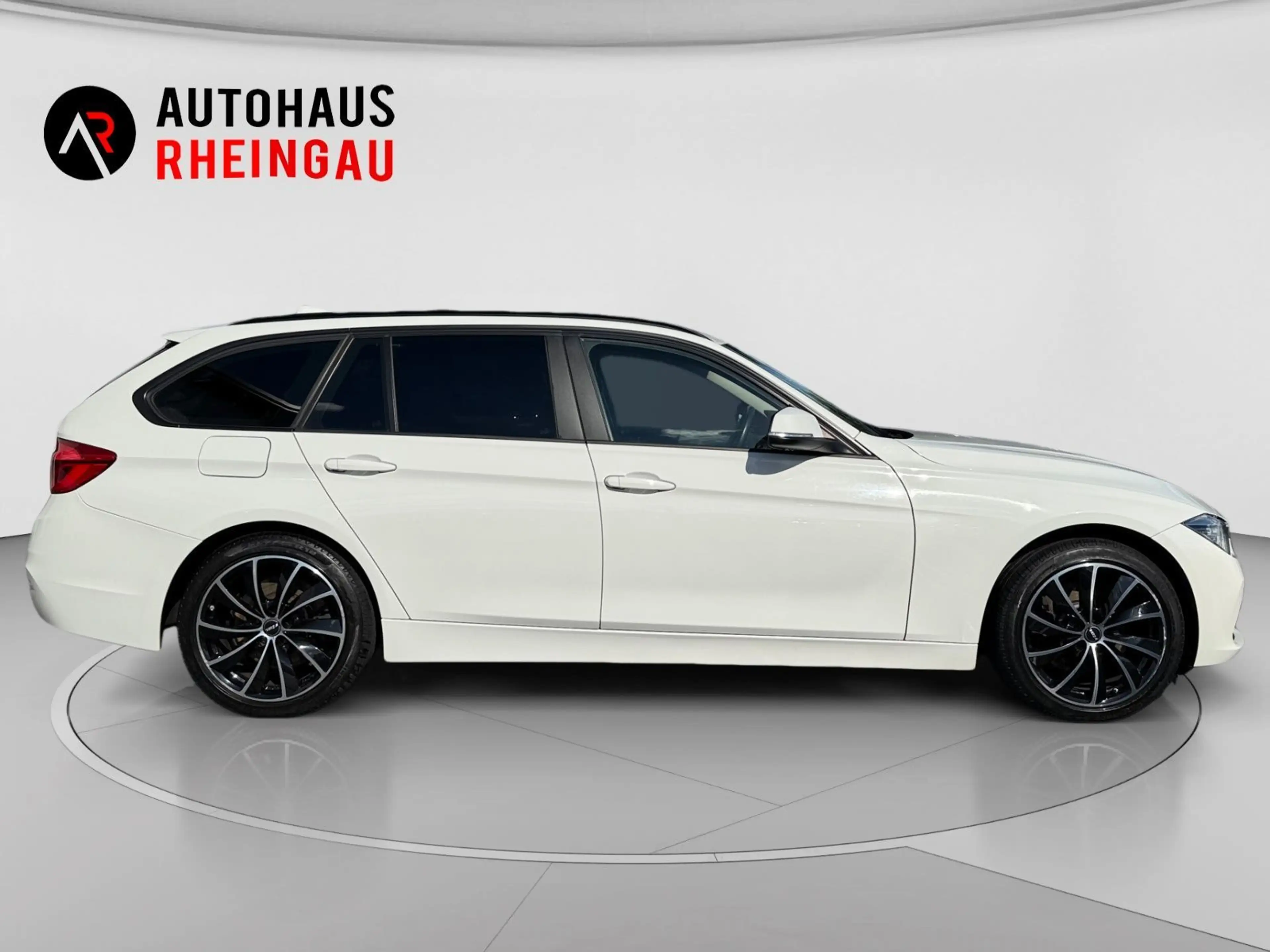 BMW 330 d xDrive Advantage AHK HEADUP PANO — photo 7