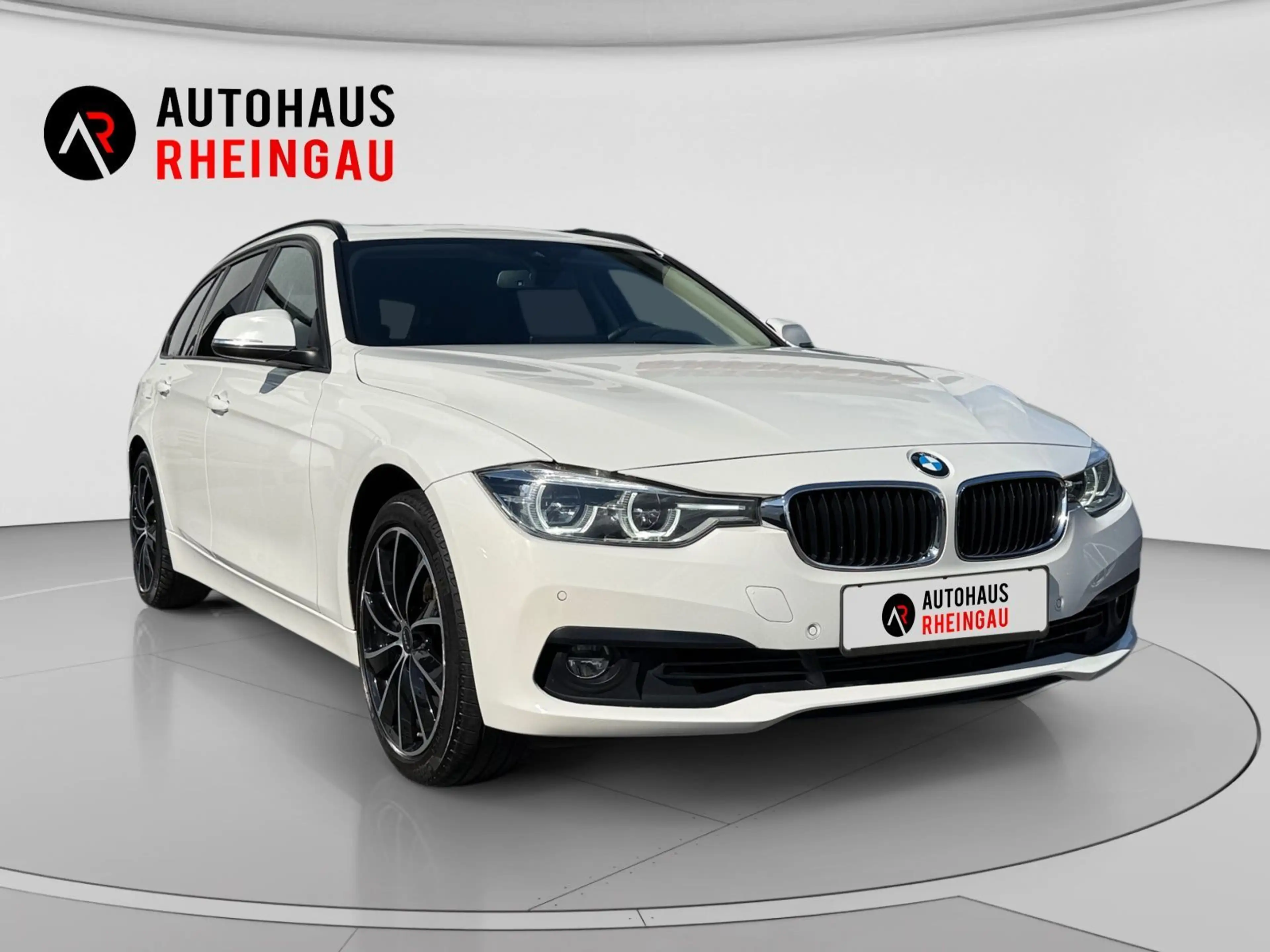 BMW 330 d xDrive Advantage AHK HEADUP PANO — photo 3