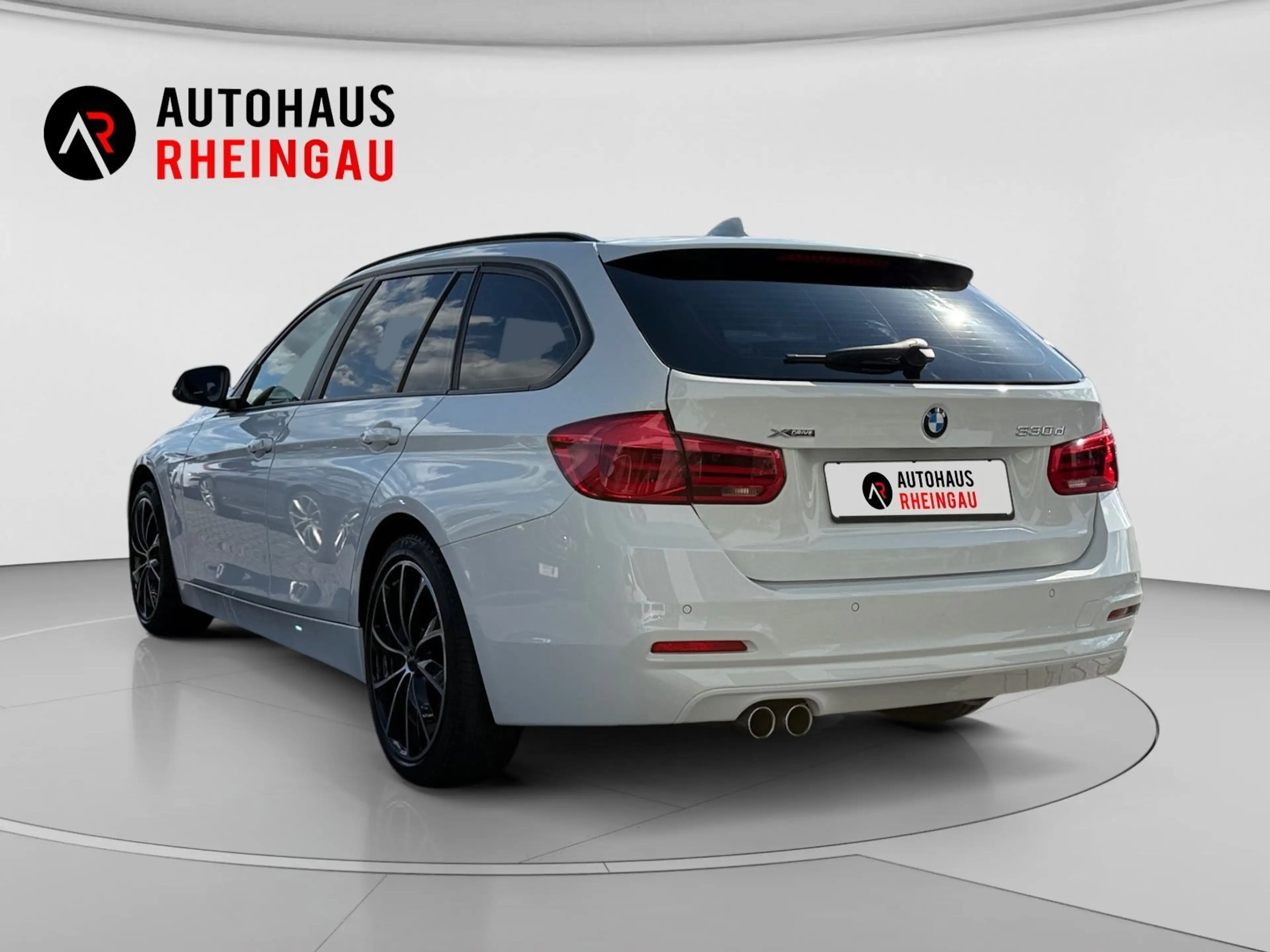 BMW 330 d xDrive Advantage AHK HEADUP PANO — photo 4
