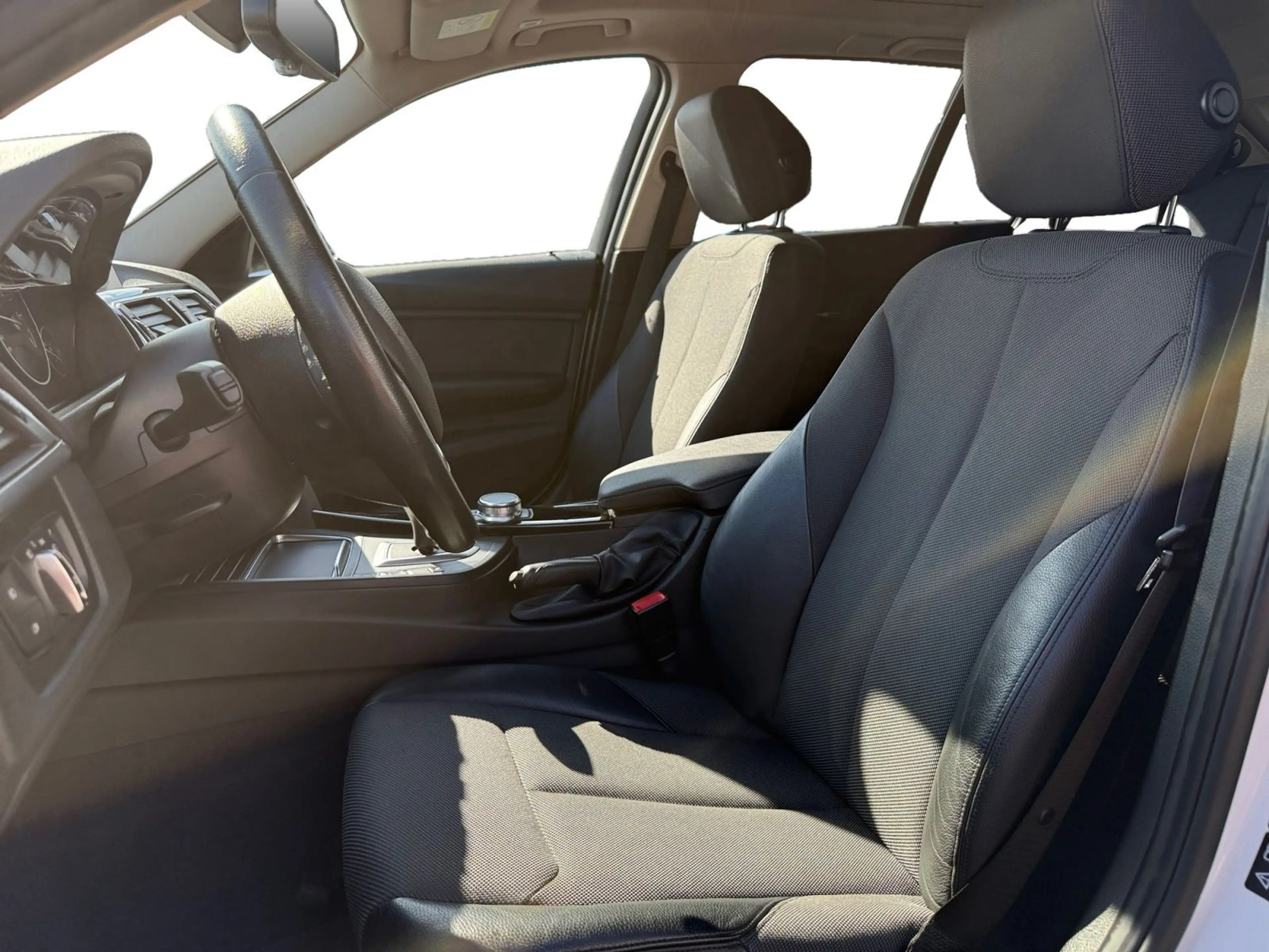 BMW 330 d xDrive Advantage AHK HEADUP PANO — photo 10