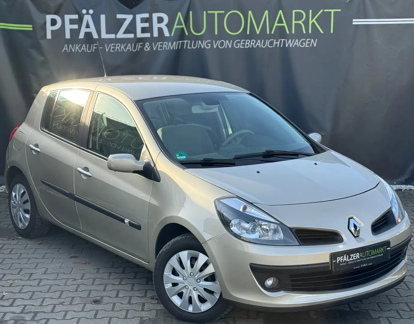 Renault Clio 1.6 Automatikgetriebe 85.000 km Klimaanlage TOP Beige - 1