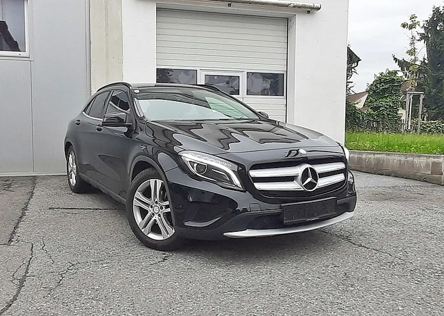 Mercedes-Benz GLA 200 d 4MATIC Aut. * Top Zustand * Schwarz - 1