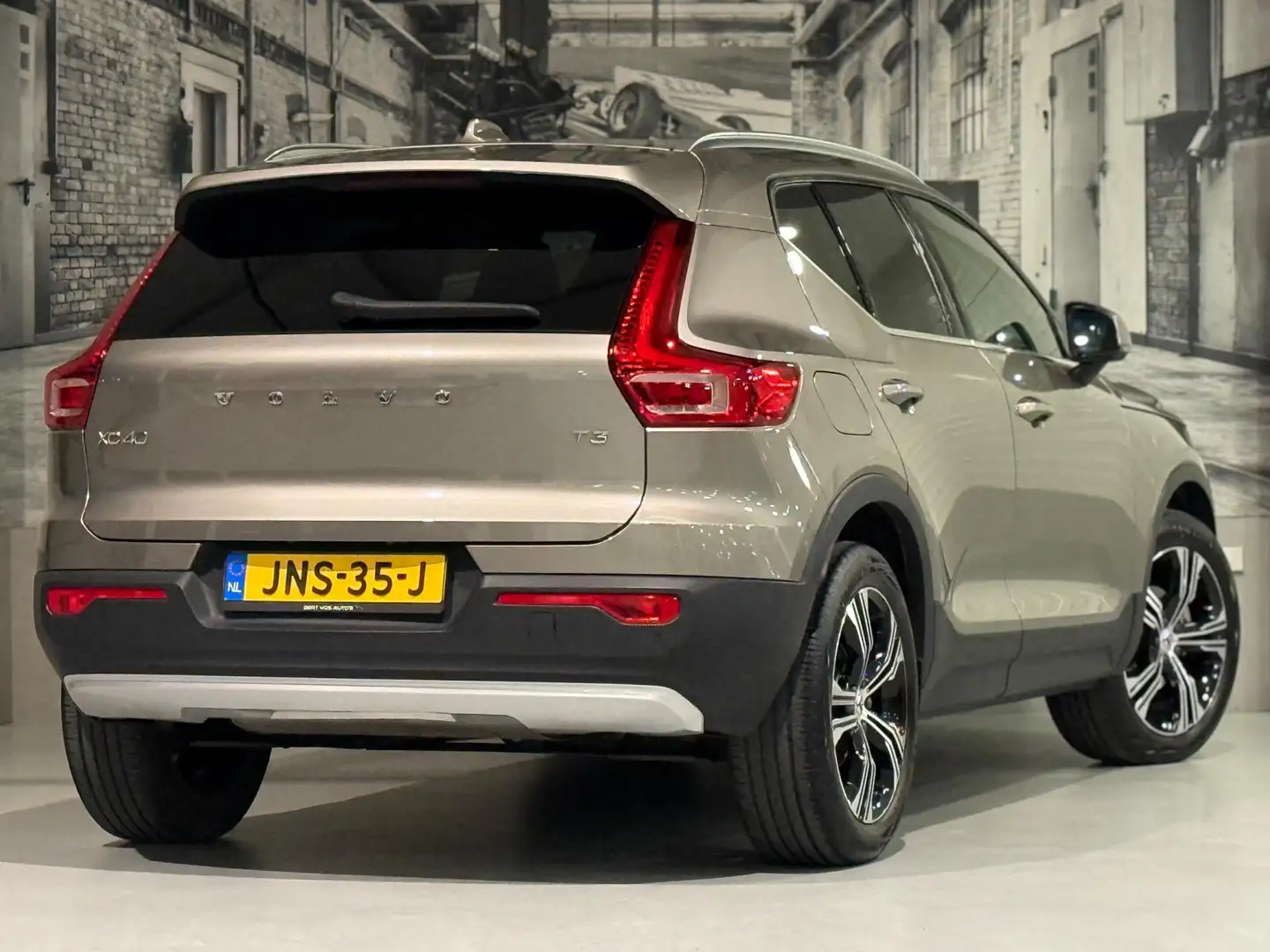 Volvo XC40 1.5 T3 Inscription Grijs - 2