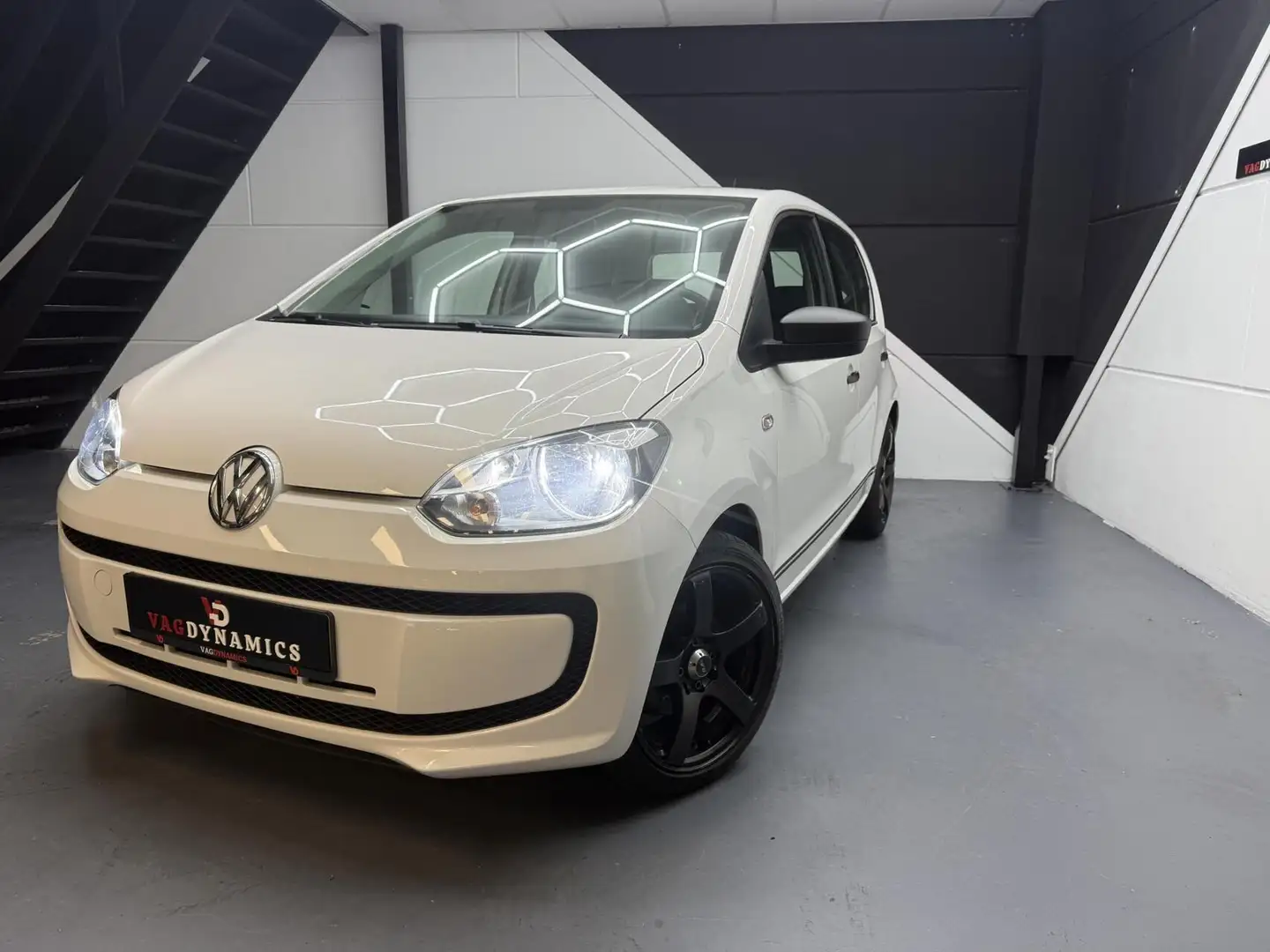Volkswagen up! 1.0 BlueM 5DRS LED CARPLAY AIRCO ORIG NL NAP Wit - 2