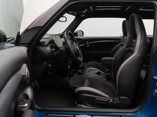 Mini Hatch view 19