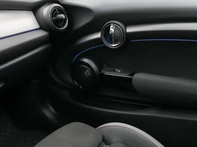 Mini Hatch view 29