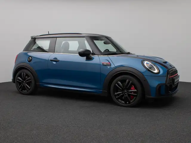 Mini Hatch view 4
