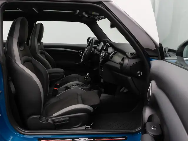 Mini Hatch view 24
