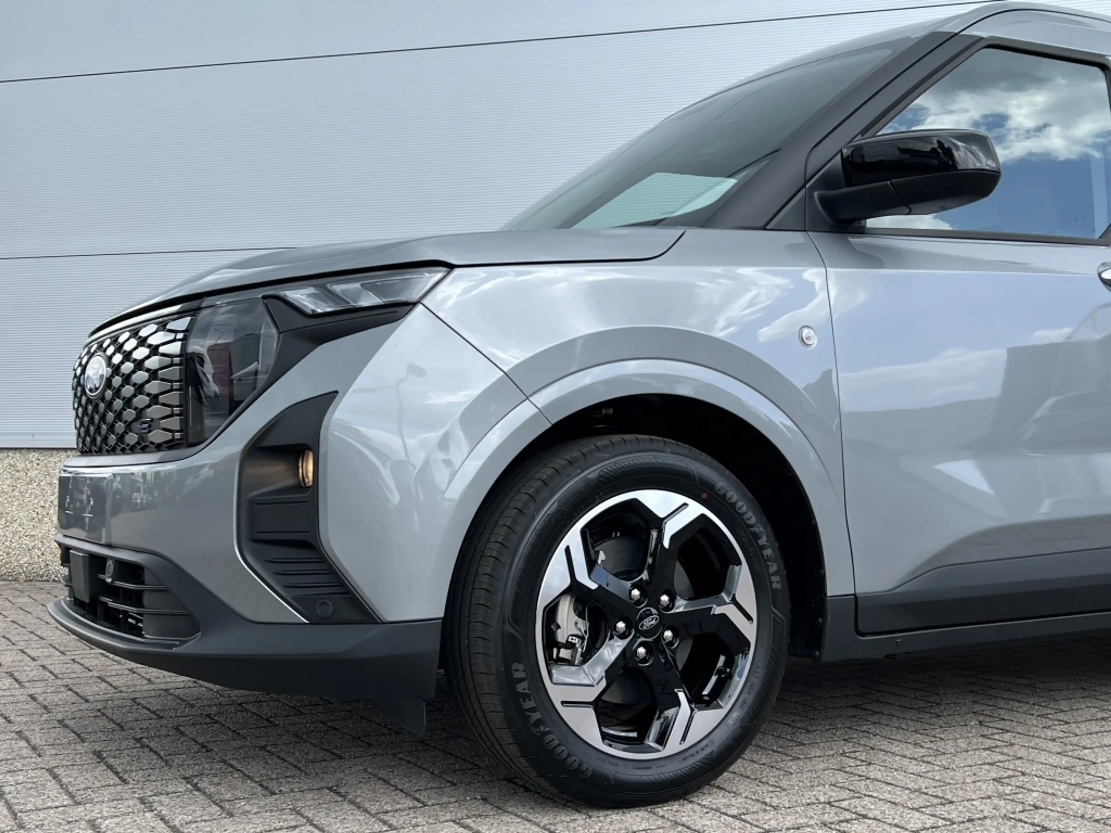 Ford E-Transit Cour. Limited 44 kWh — photo 8