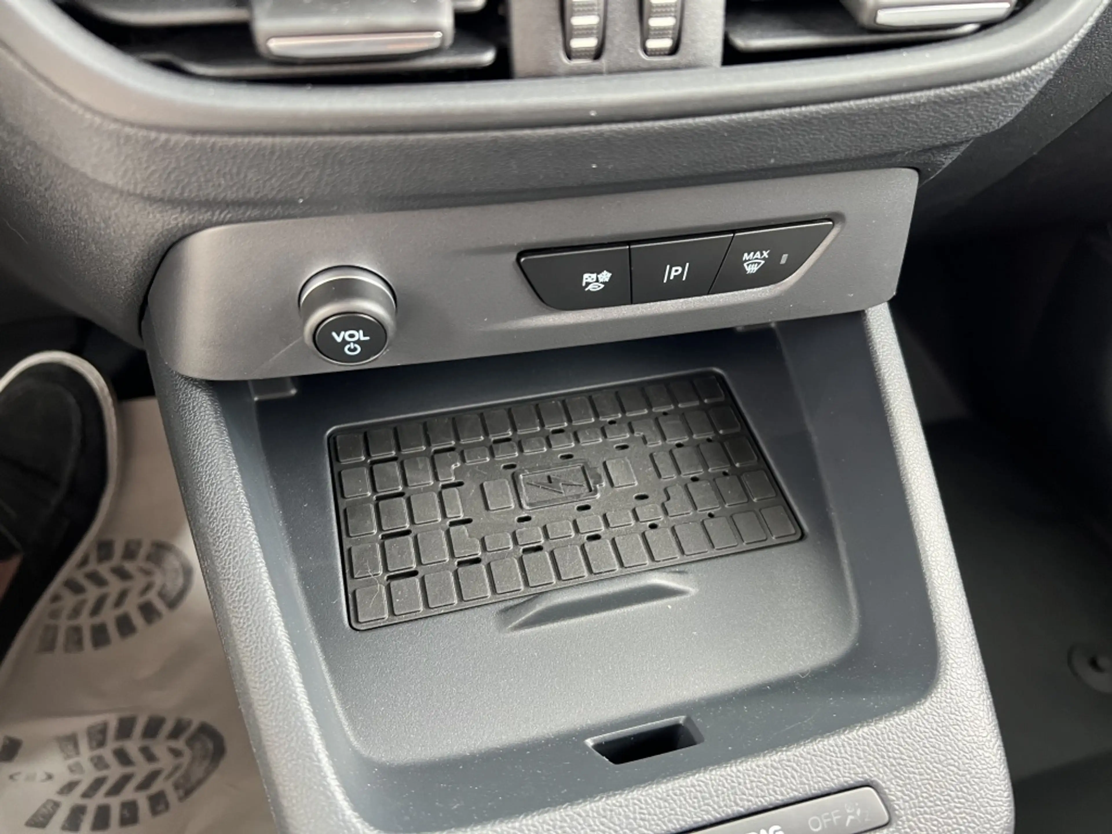 Ford E-Transit Cour. Limited 44 kWh — photo 15