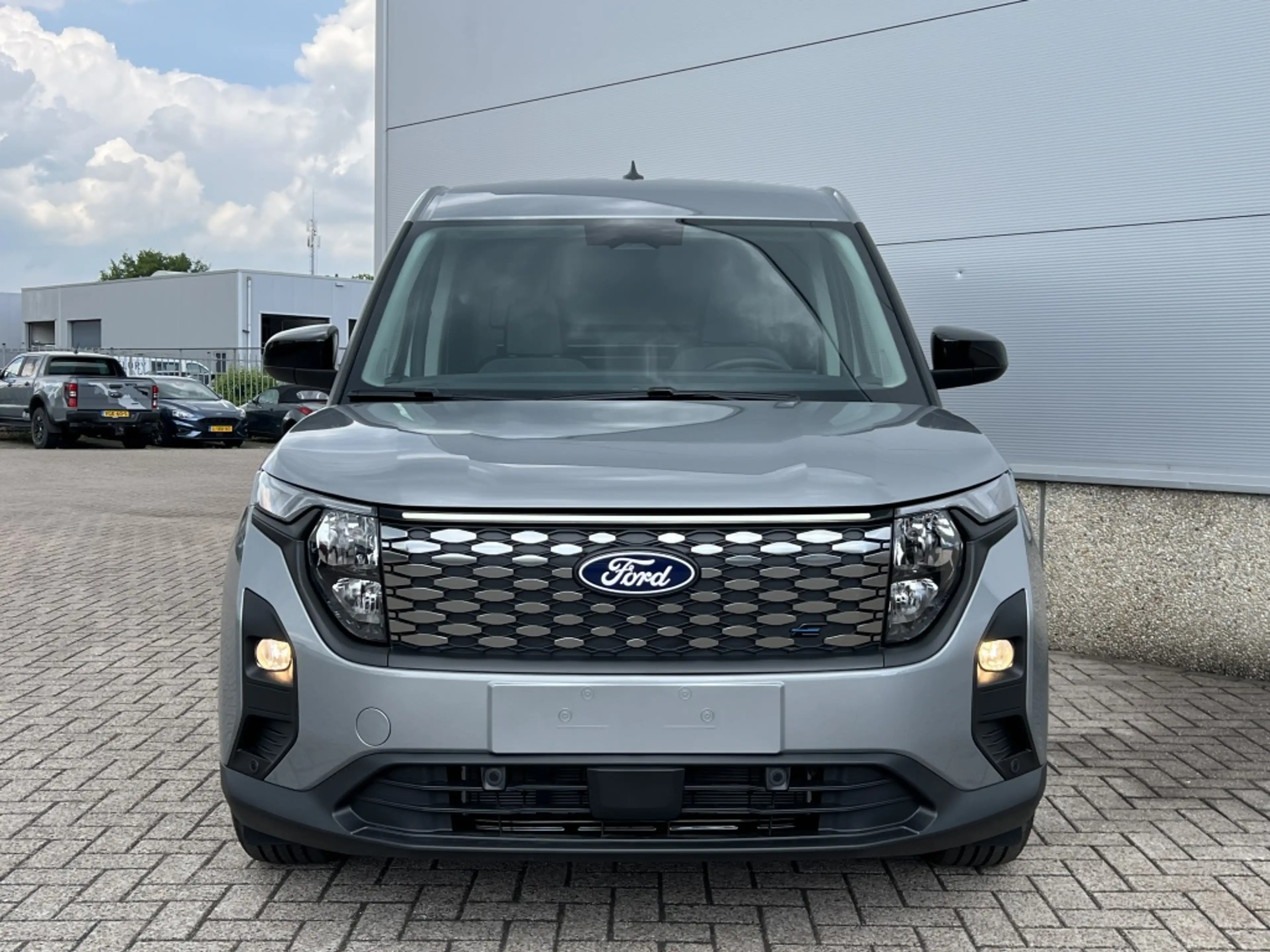 Ford E-Transit Cour. Limited 44 kWh — photo 6