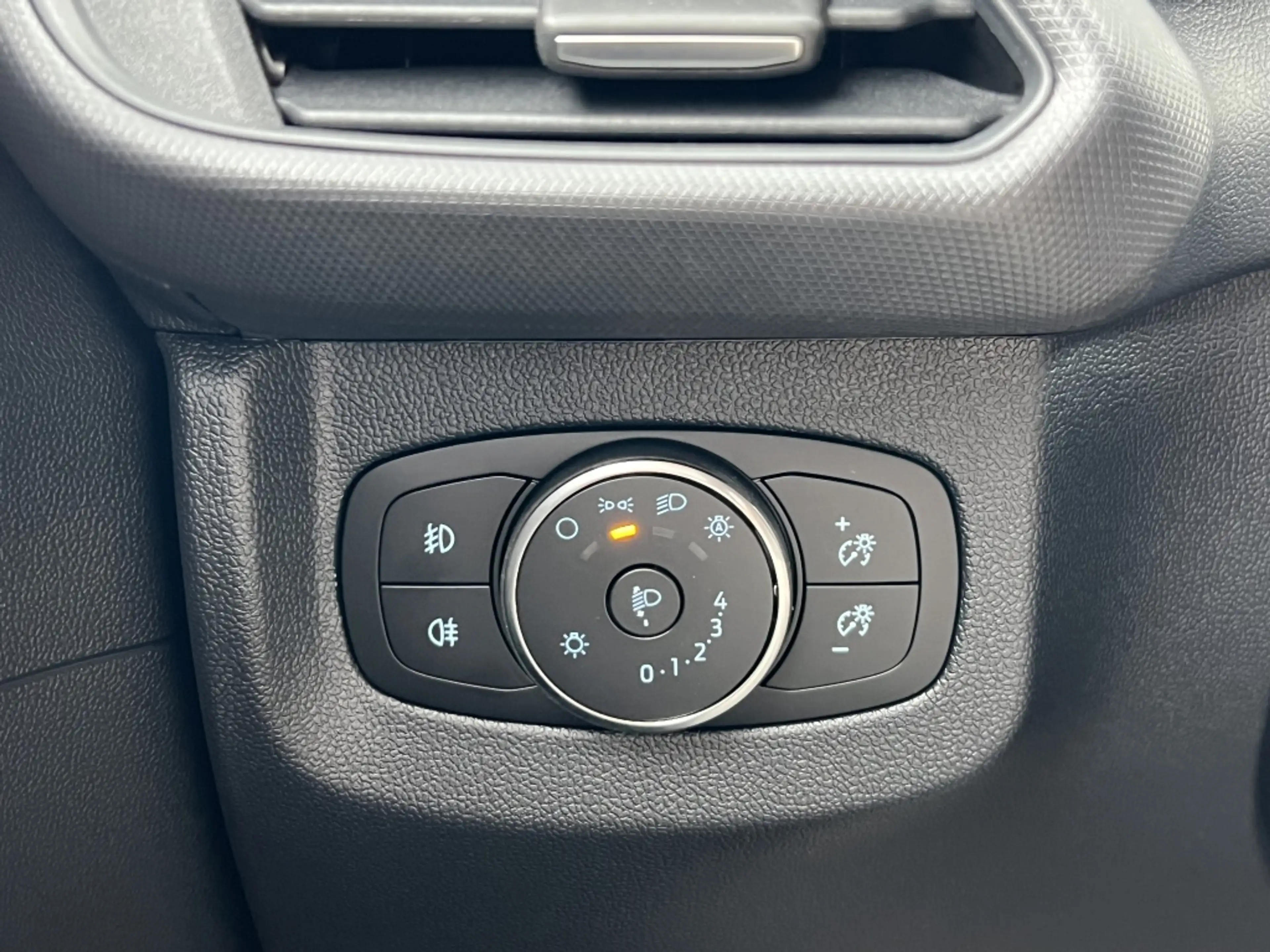 Ford E-Transit Cour. Limited 44 kWh — photo 12