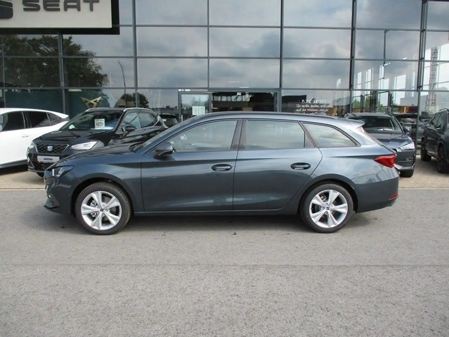 SEAT Leon Sportstourer FR 1,5 TSI DSG*Navi*LED*Kamera Gris - 1