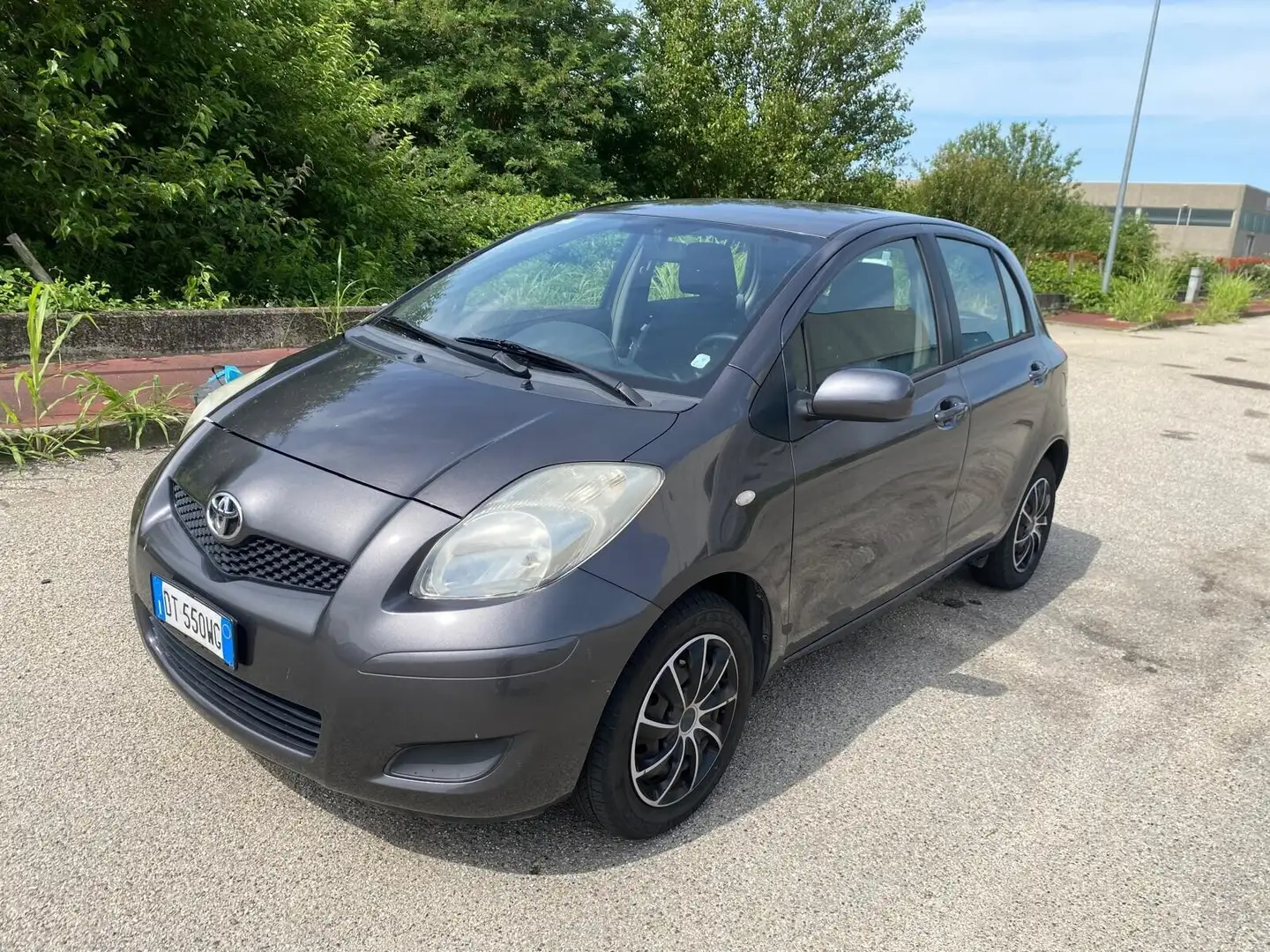 Toyota Yaris 1.0 5 porte Sol Grigio - 1