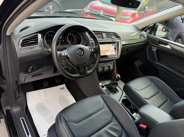 Volkswagen Tiguan Allspace view 12