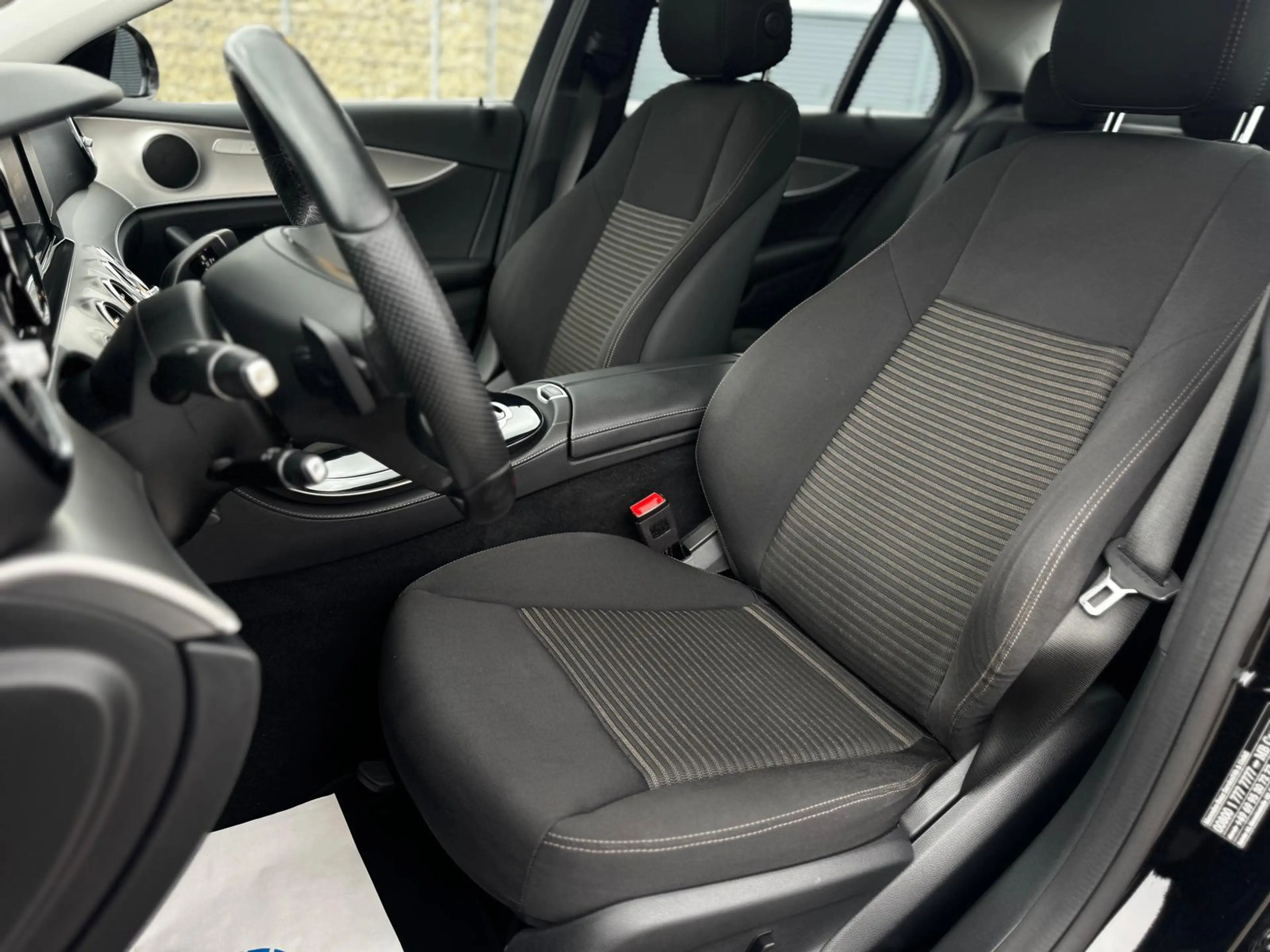 Mercedes-Benz E 200 LED/el.Sitze/Kamera/Navi/Sitzheizung — photo 15