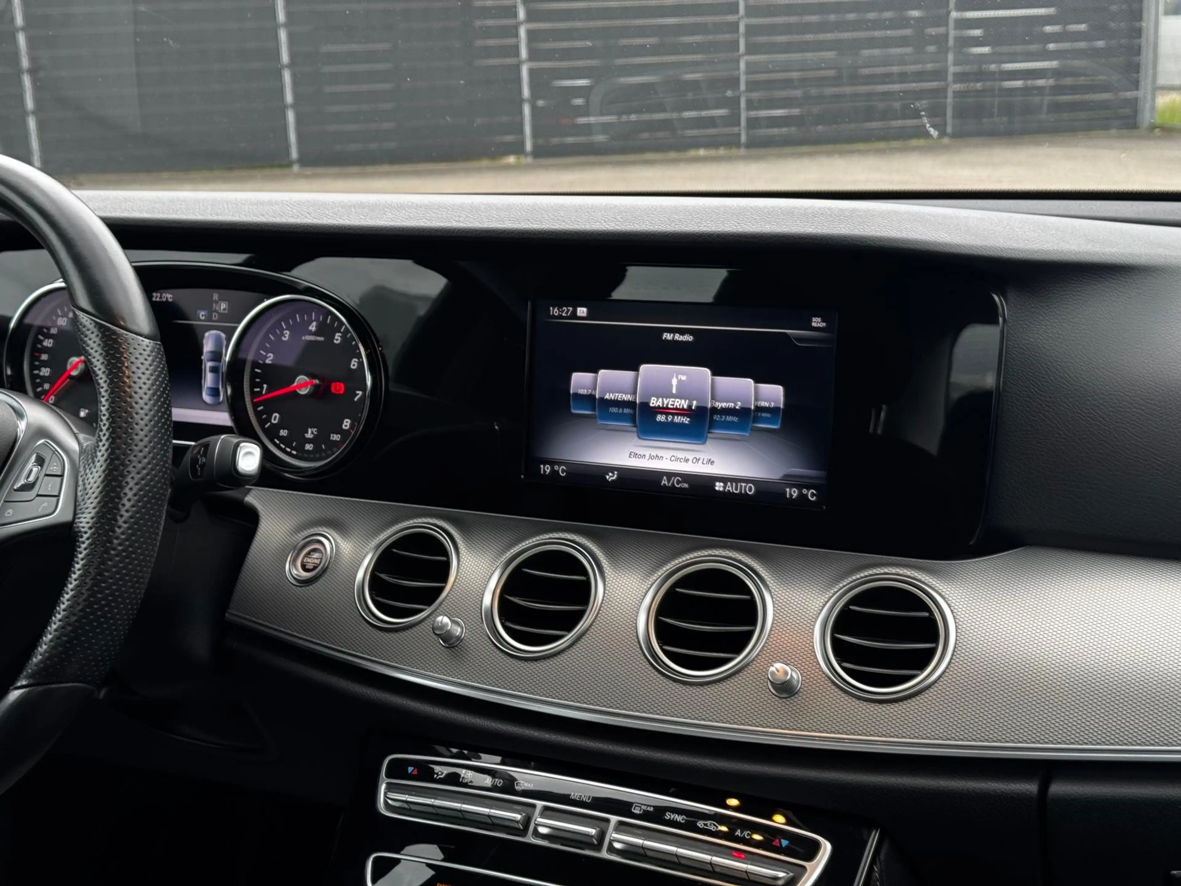 Mercedes-Benz E 200 LED/el.Sitze/Kamera/Navi/Sitzheizung — photo 13