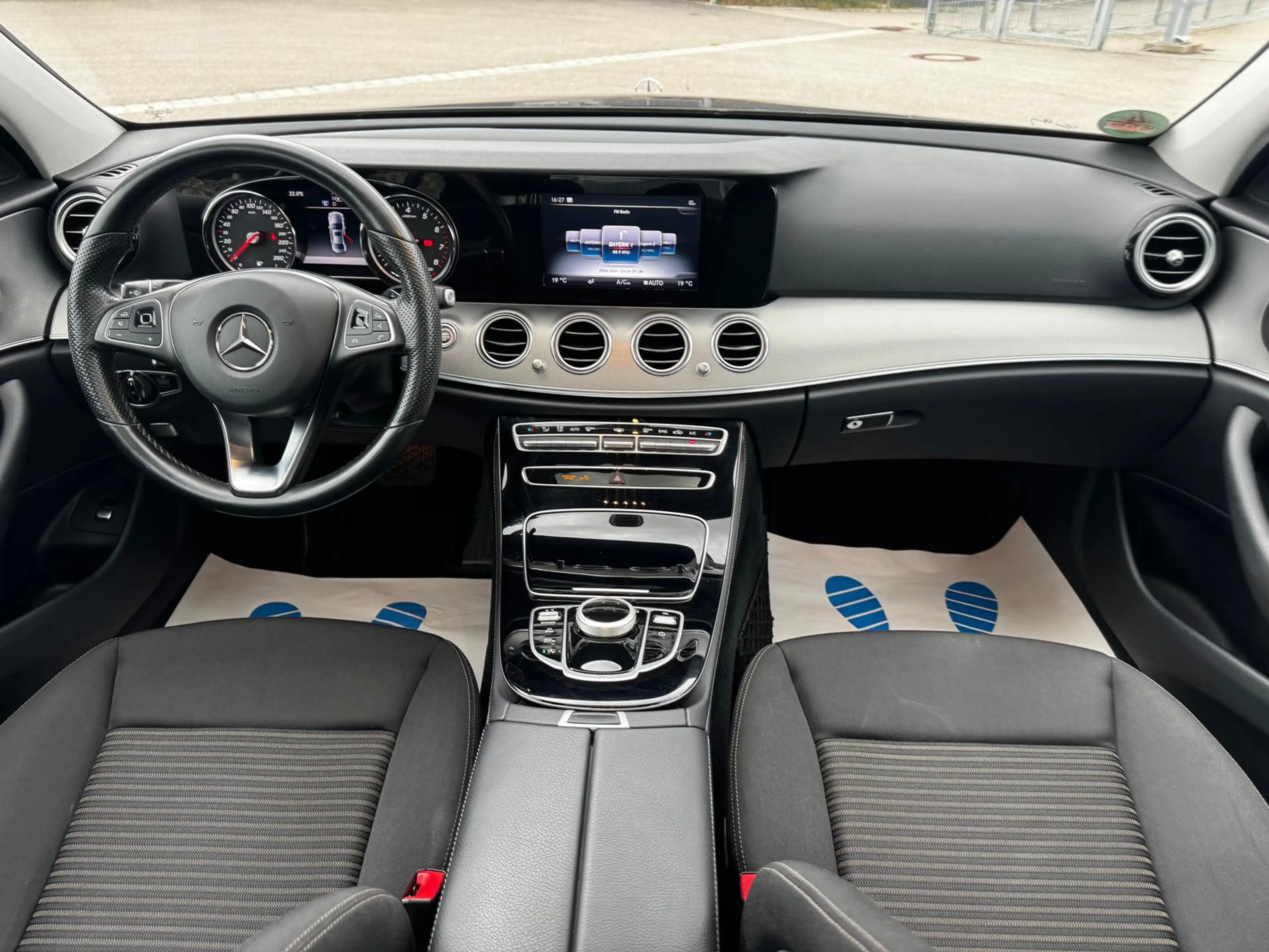 Mercedes-Benz E 200 LED/el.Sitze/Kamera/Navi/Sitzheizung — photo 9