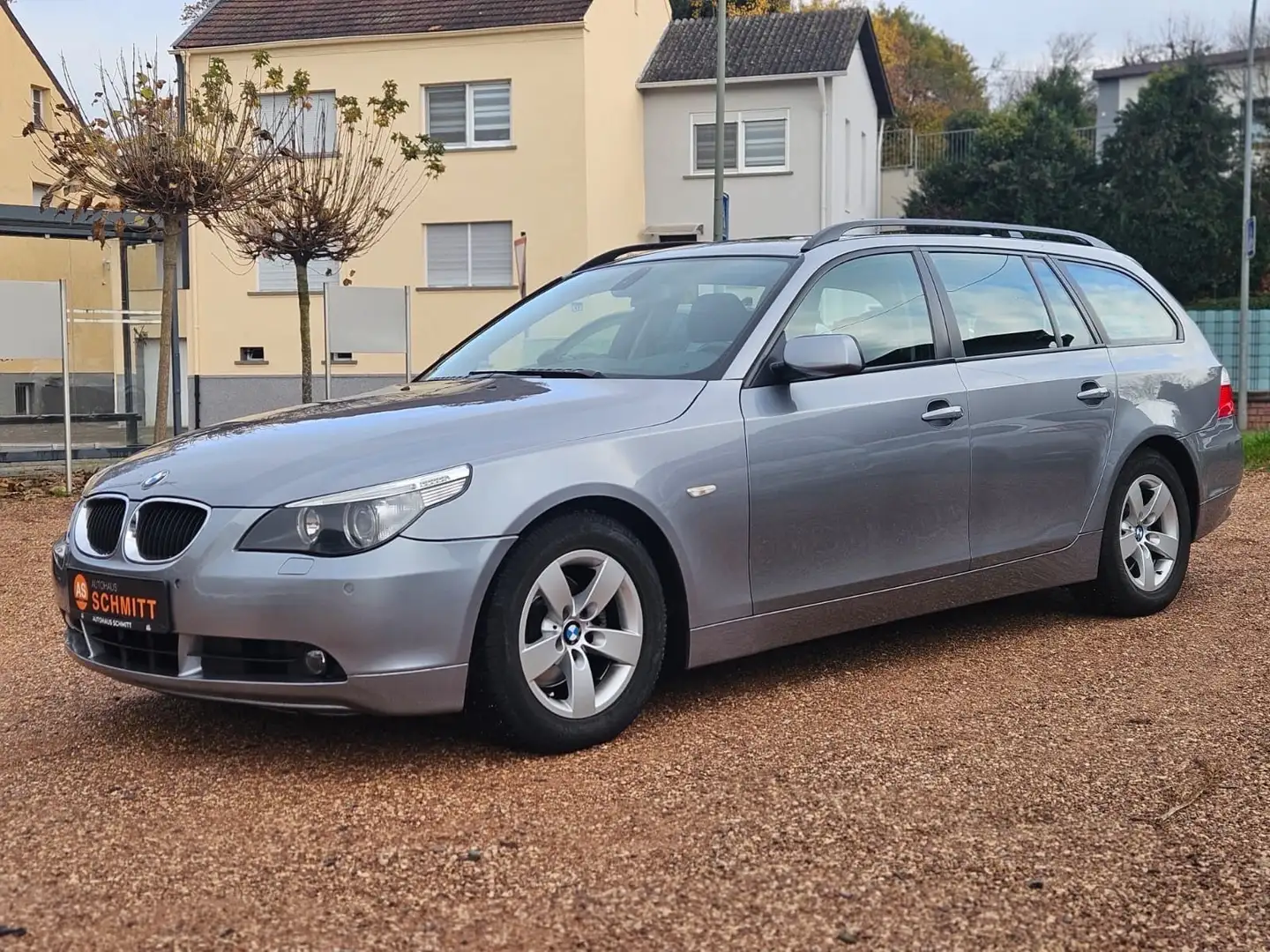 BMW 525 i 5 Touring Panorama+NAVi+Garantie+AUTOMATIK Grau - 1
